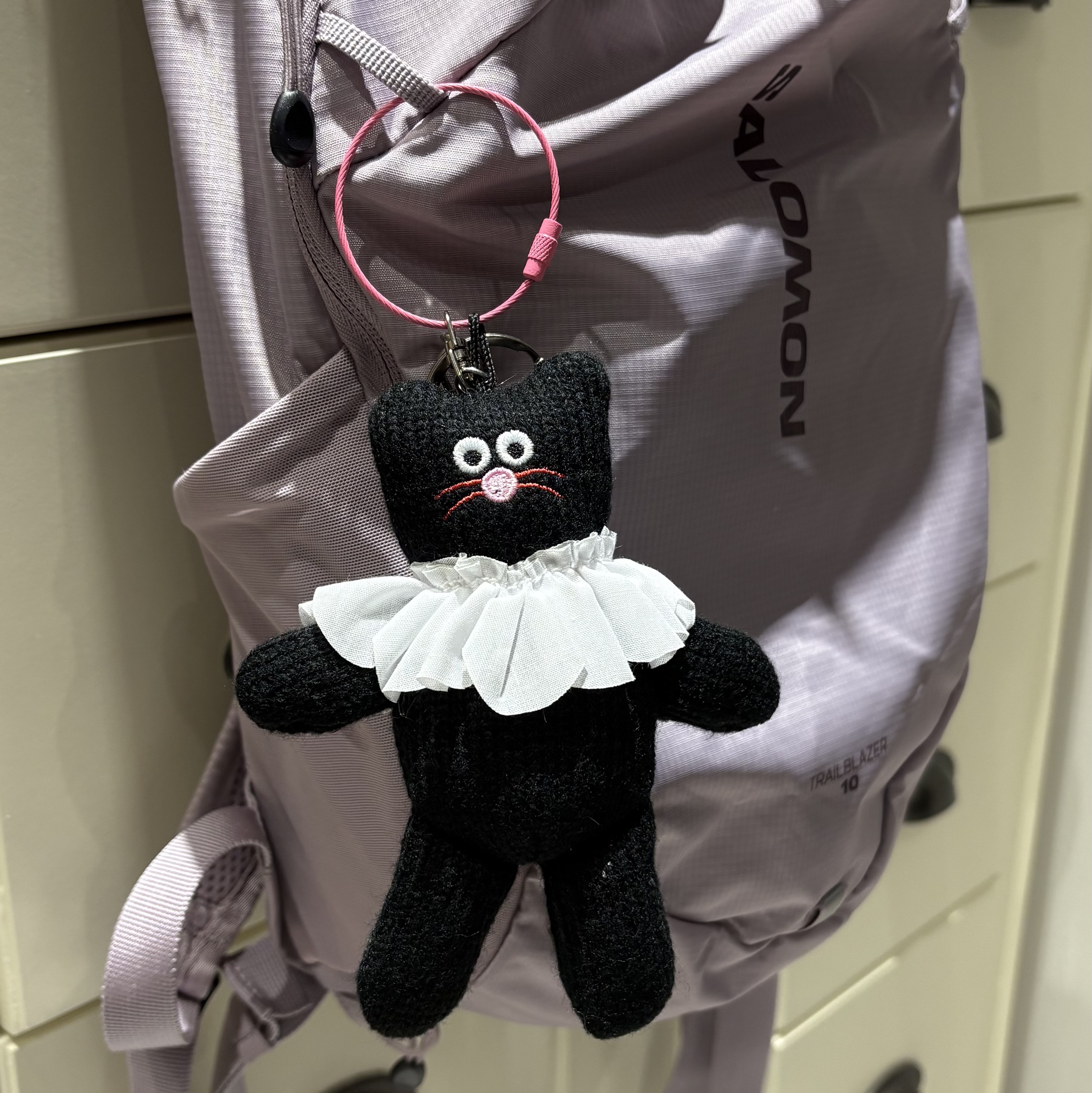 Monamhee Beulpingi Knitted Keyring Black 착용 스타일