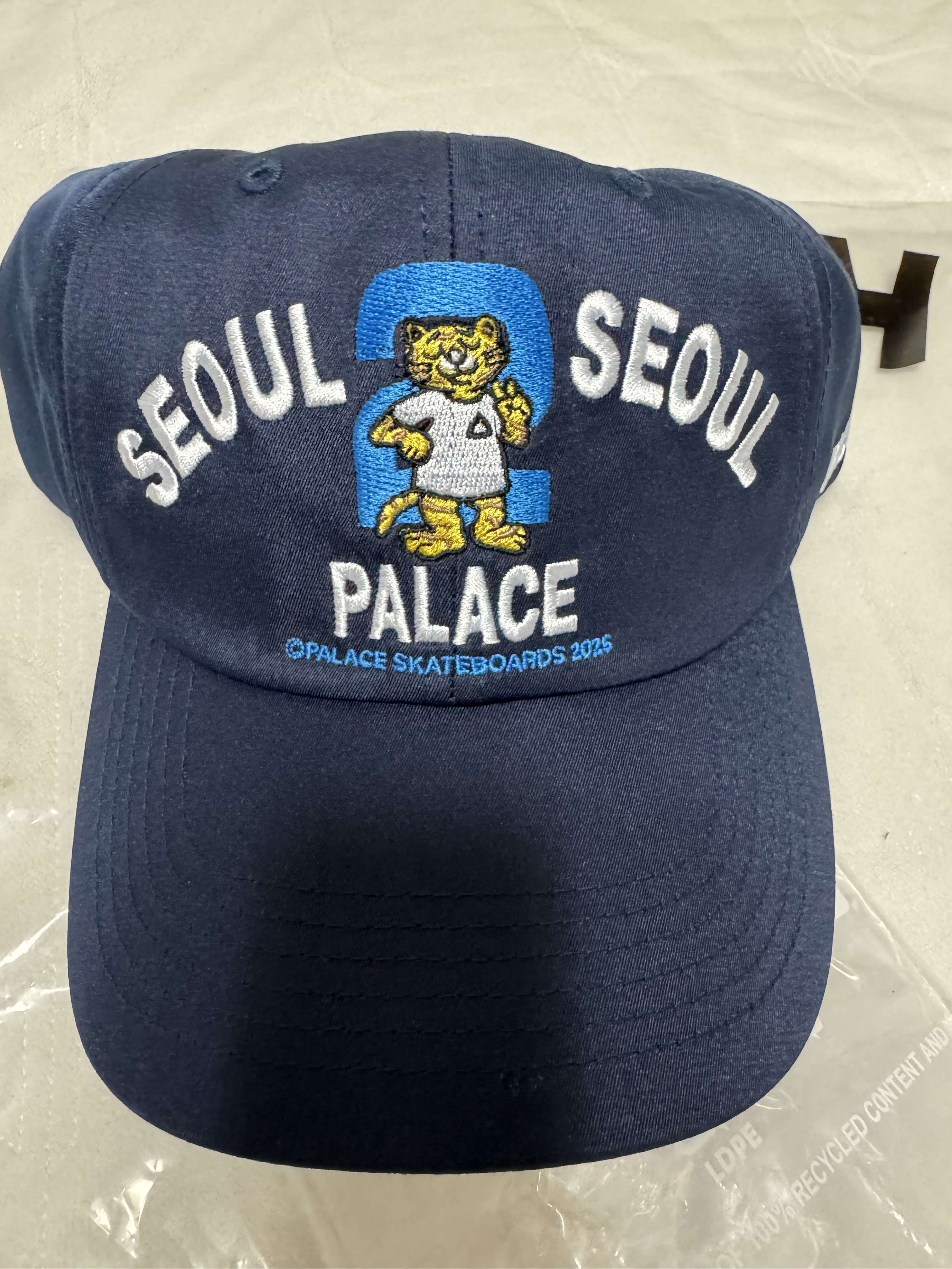 Palace Seoul 2 Seoul 6-Panel Cap Navy - 25SS 착용 스타일