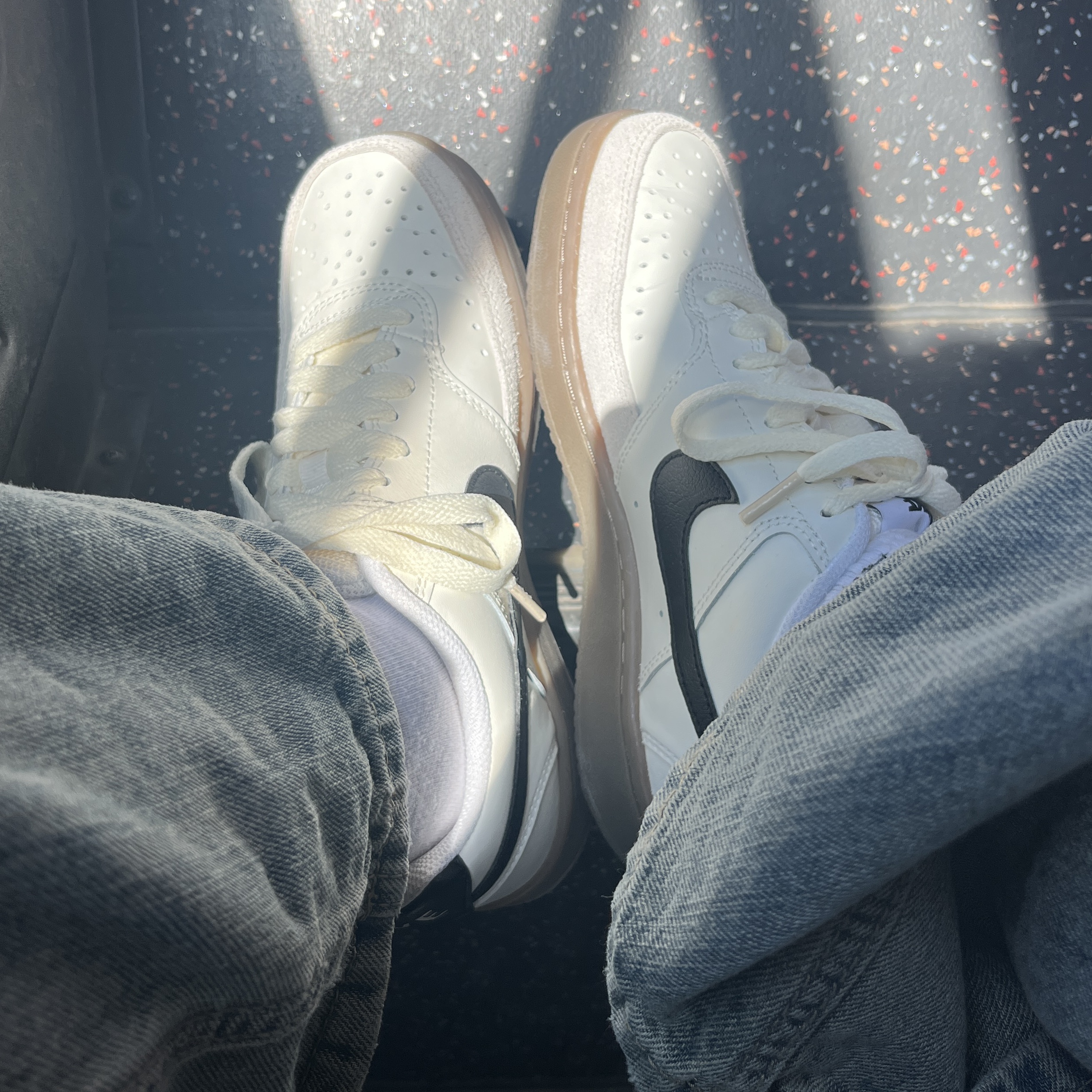 Nike Court Vision Low Sail Light Orewood Brown 착용 스타일