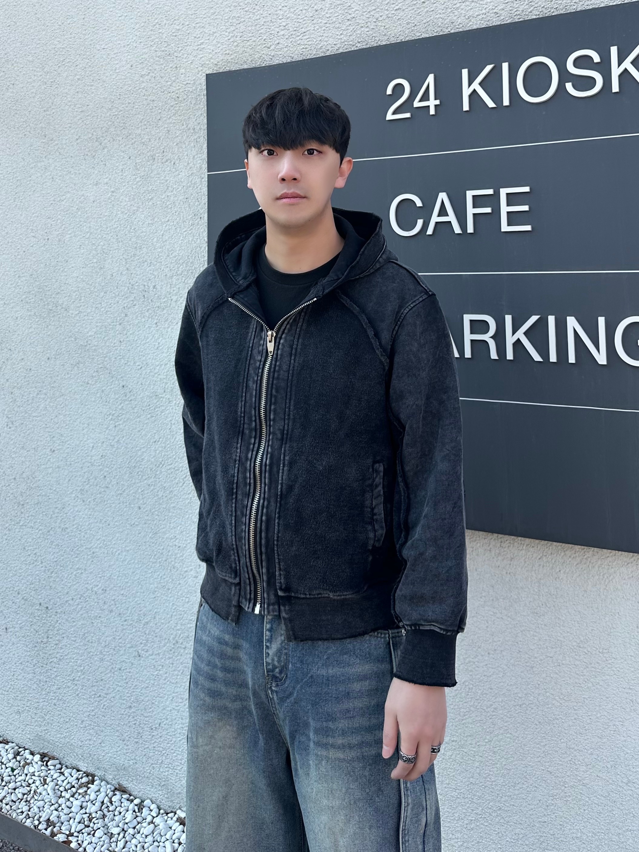 Balenciaga 3XL Sneakers Grey White Red 착용 스타일 - 2