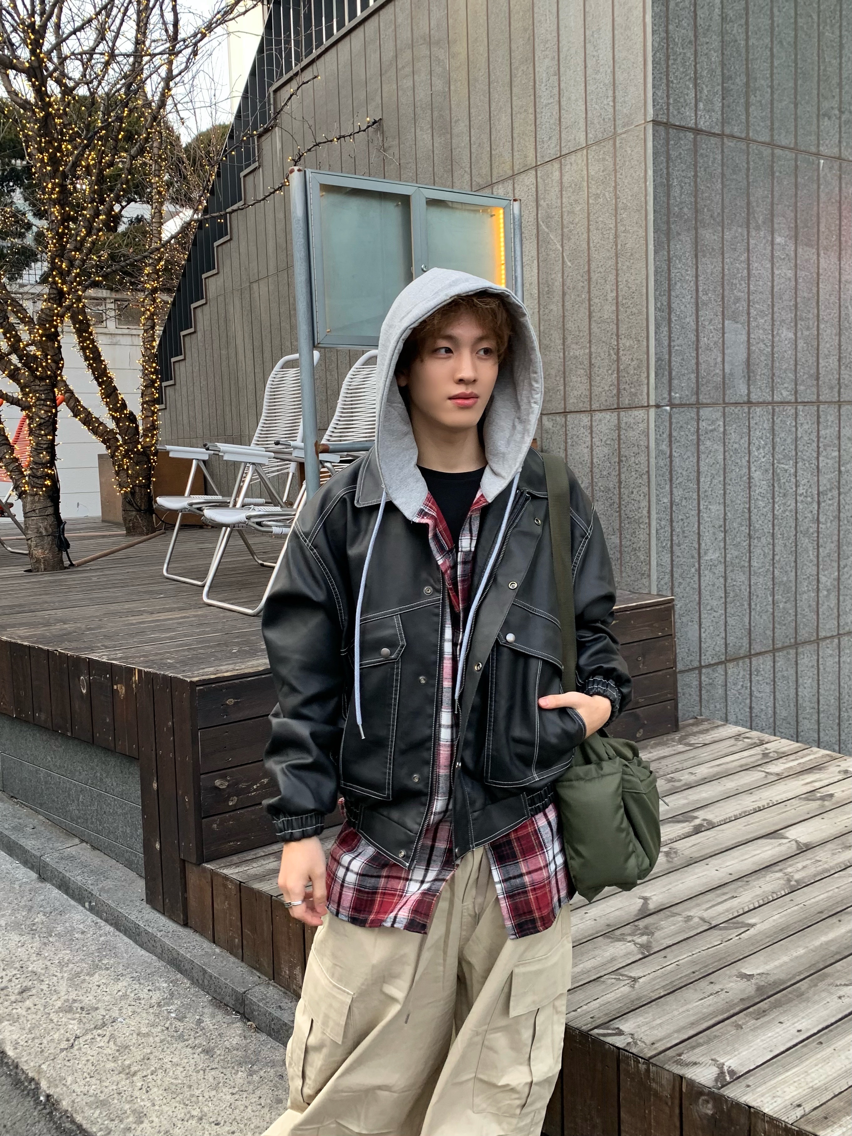 반스 x 원피스 어센틱 샌드 착용 스타일 - 4