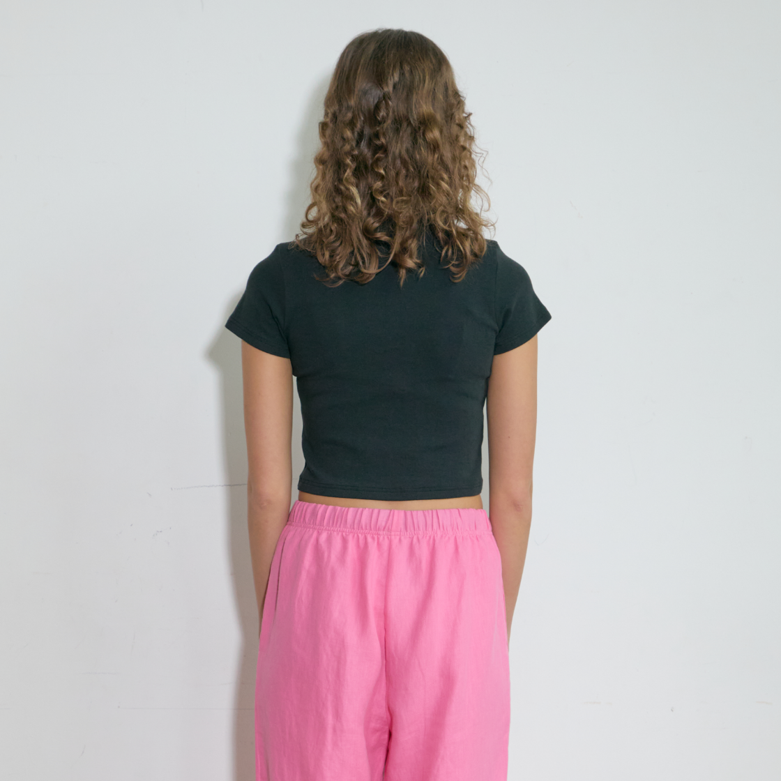 레이지지 레터링 플라워 크롭 티셔츠 블랙(Lazyz Lettering Flower Crop T-Shirt Black) - 4