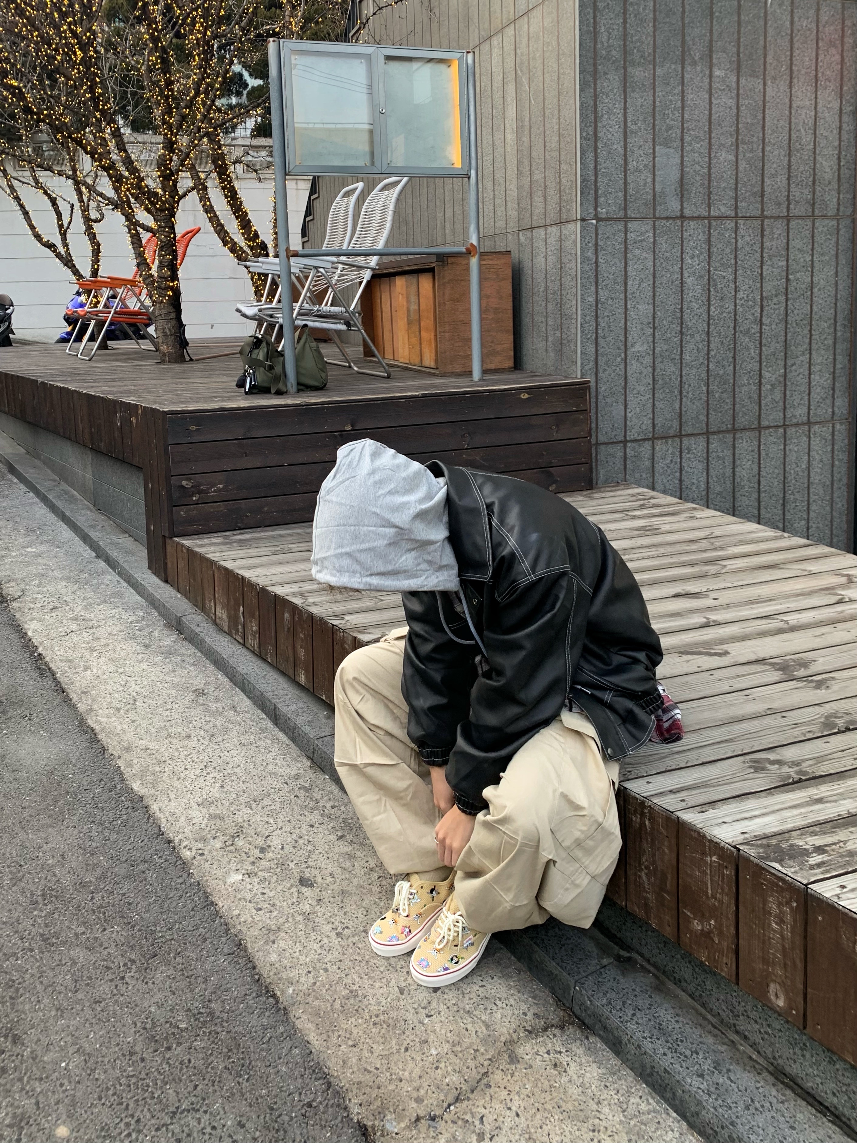 반스 x 원피스 어센틱 샌드 착용 스타일 - 2