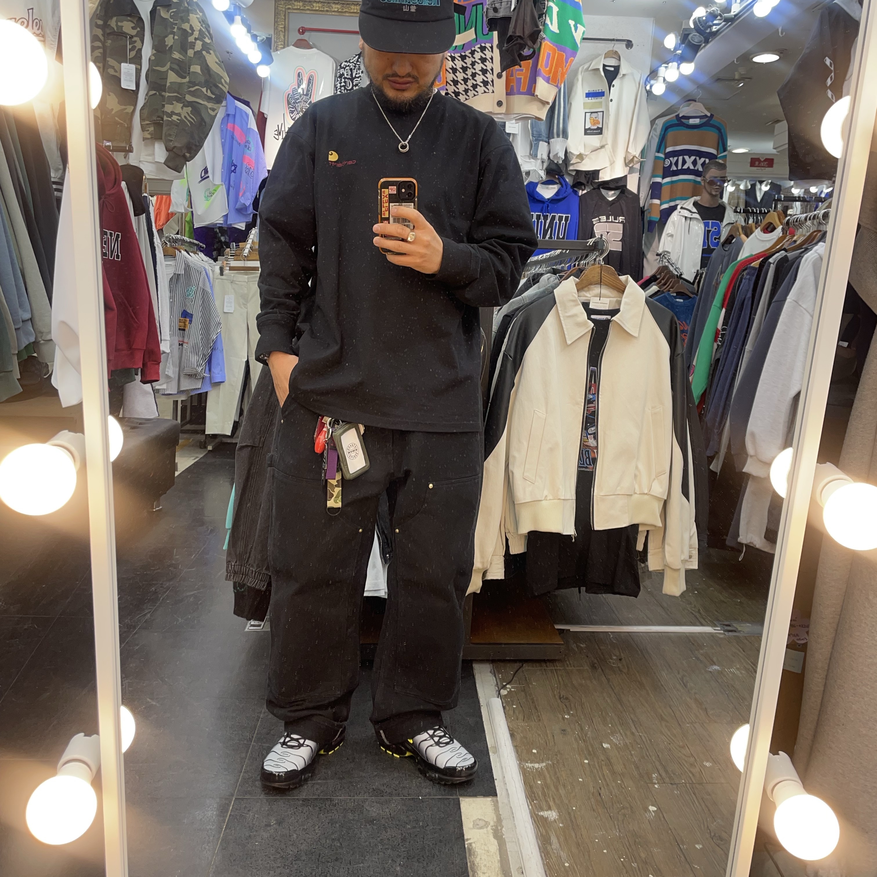 Nike Air Max Plus Black Wolf Grey 착용 스타일