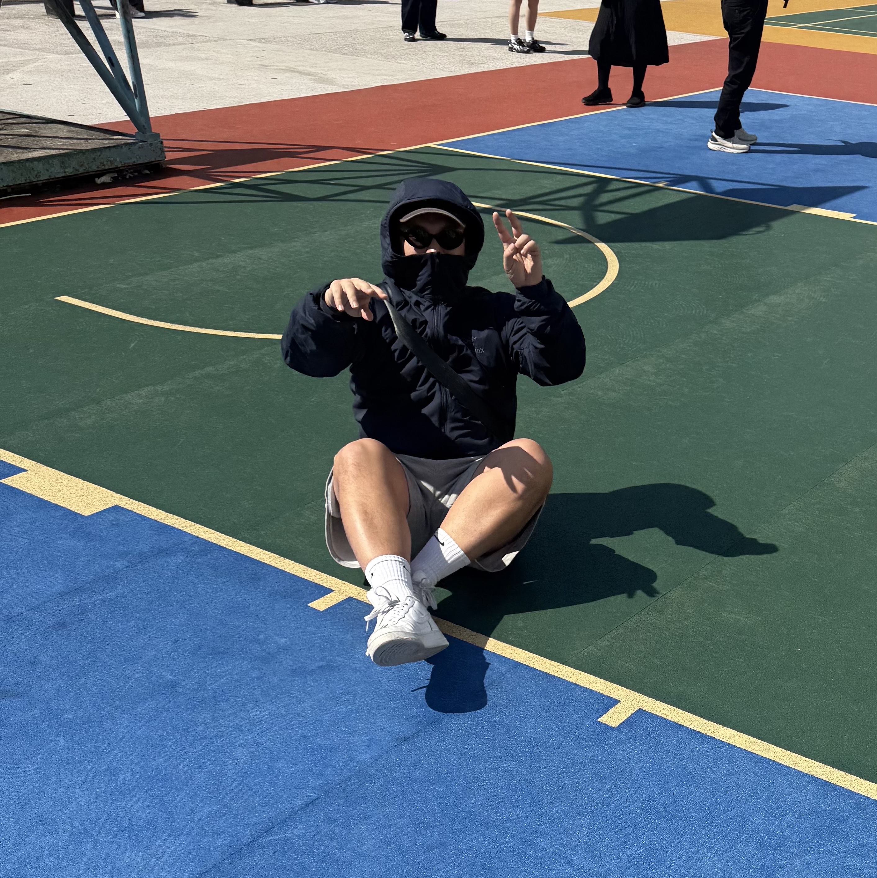 Arc'teryx Atom Hoody Black Sapphire, Nike x Supreme Air Force 1 Low White 착용 스타일