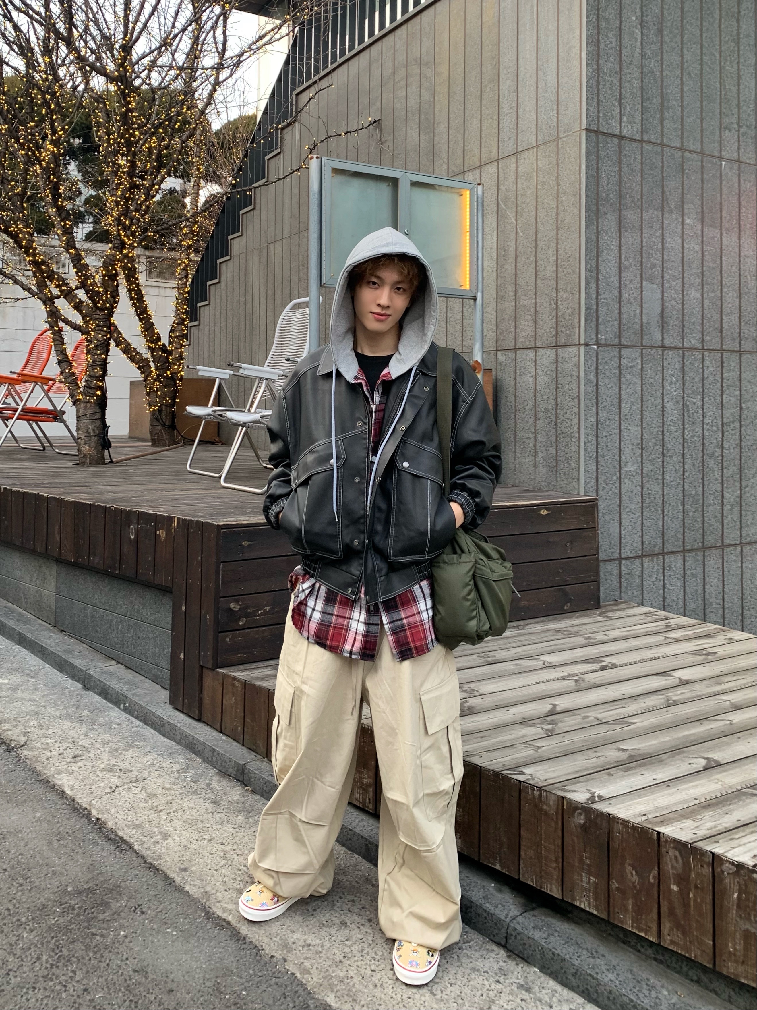 반스 x 원피스 어센틱 샌드 착용 스타일 - 5