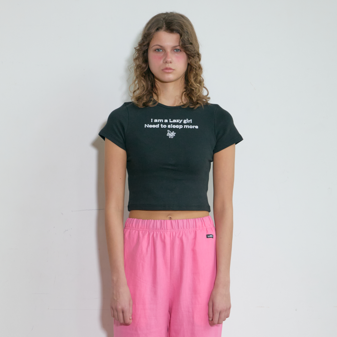레이지지 레터링 플라워 크롭 티셔츠 블랙(Lazyz Lettering Flower Crop T-Shirt Black) - 2