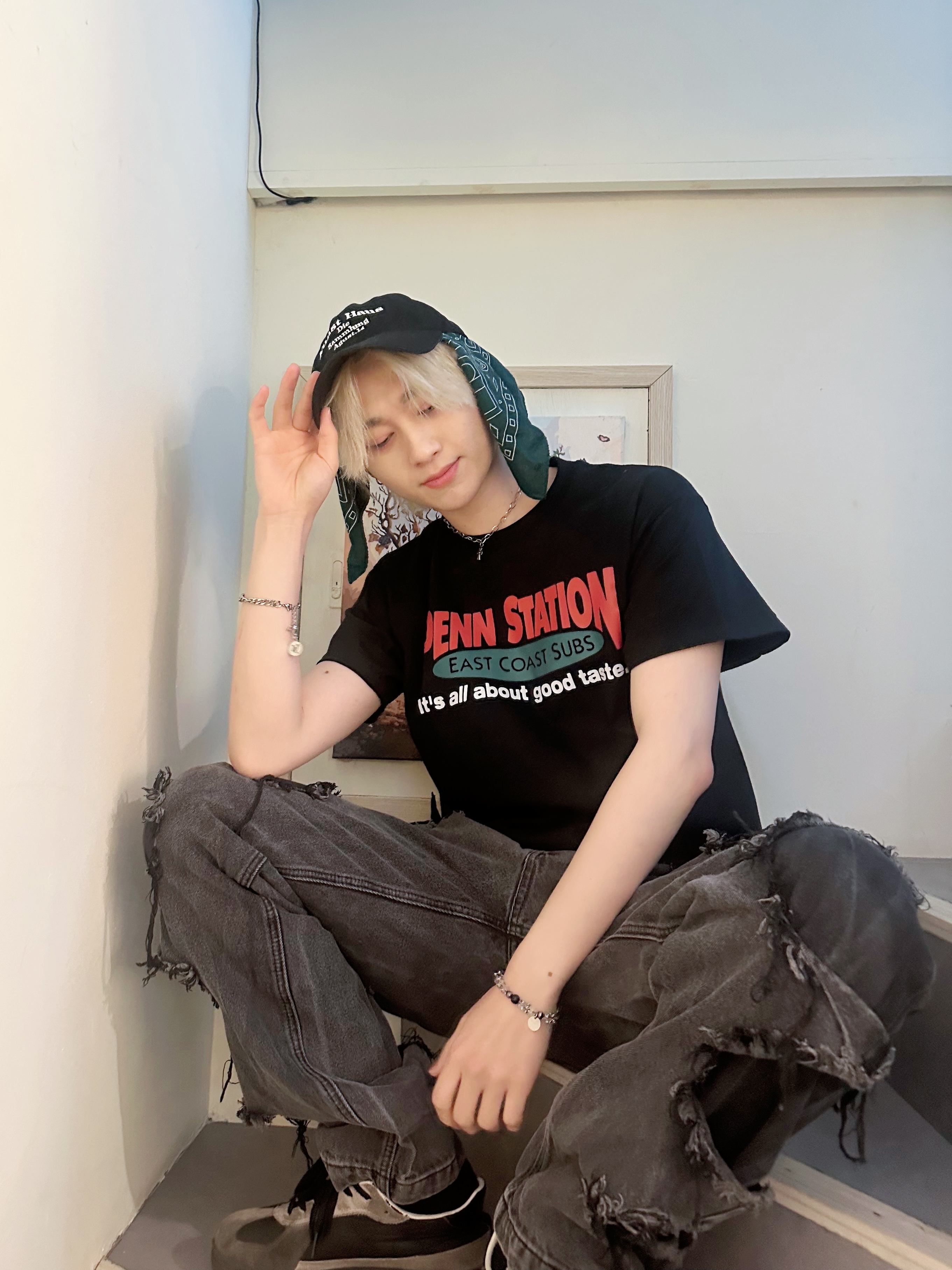Gildan X American Collection PENN STATION T-Shirt Black 착용 스타일 - 4