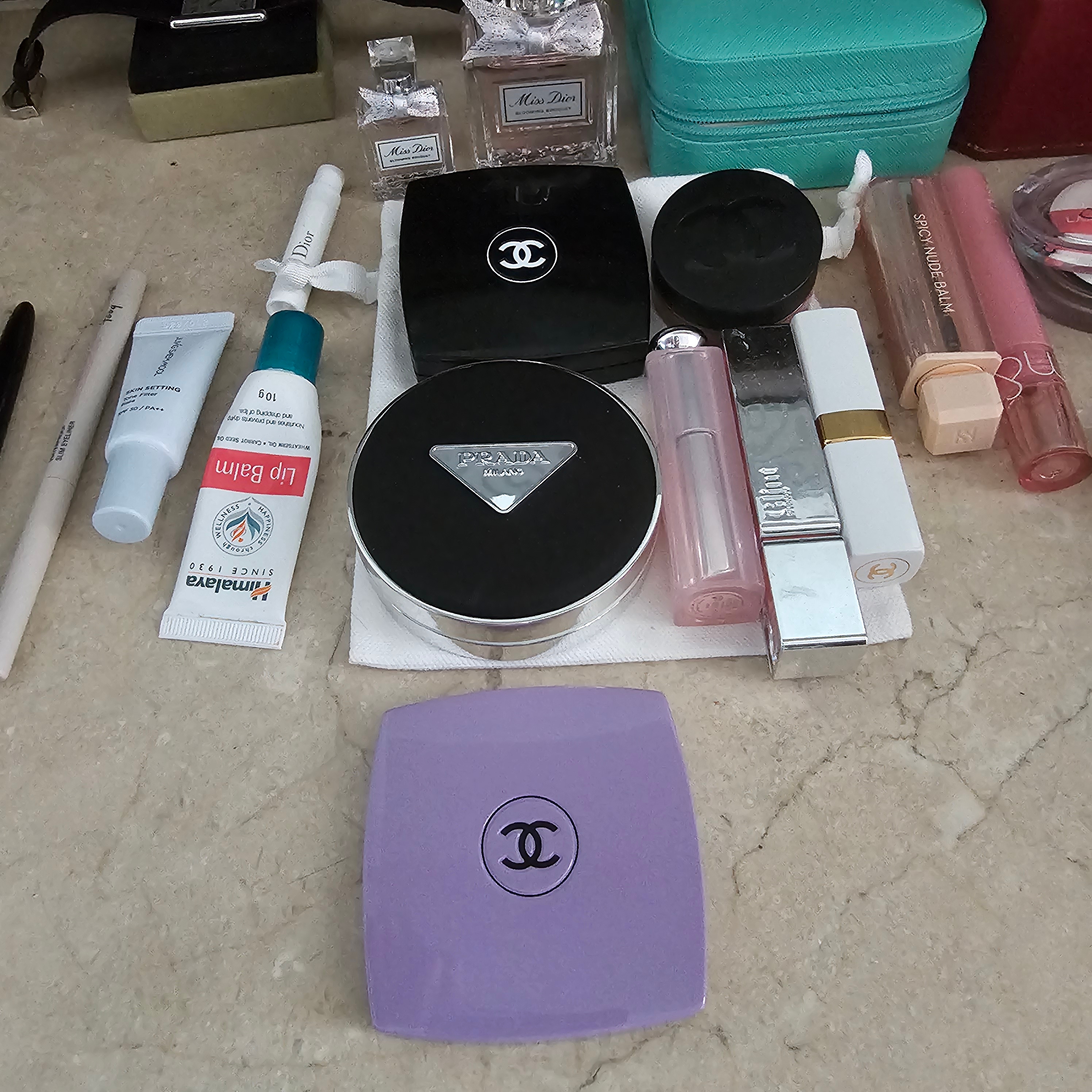 Chanel Codes Couleur Limited Edition Miroir Double Facettes 135 Immortelle 착용 스타일