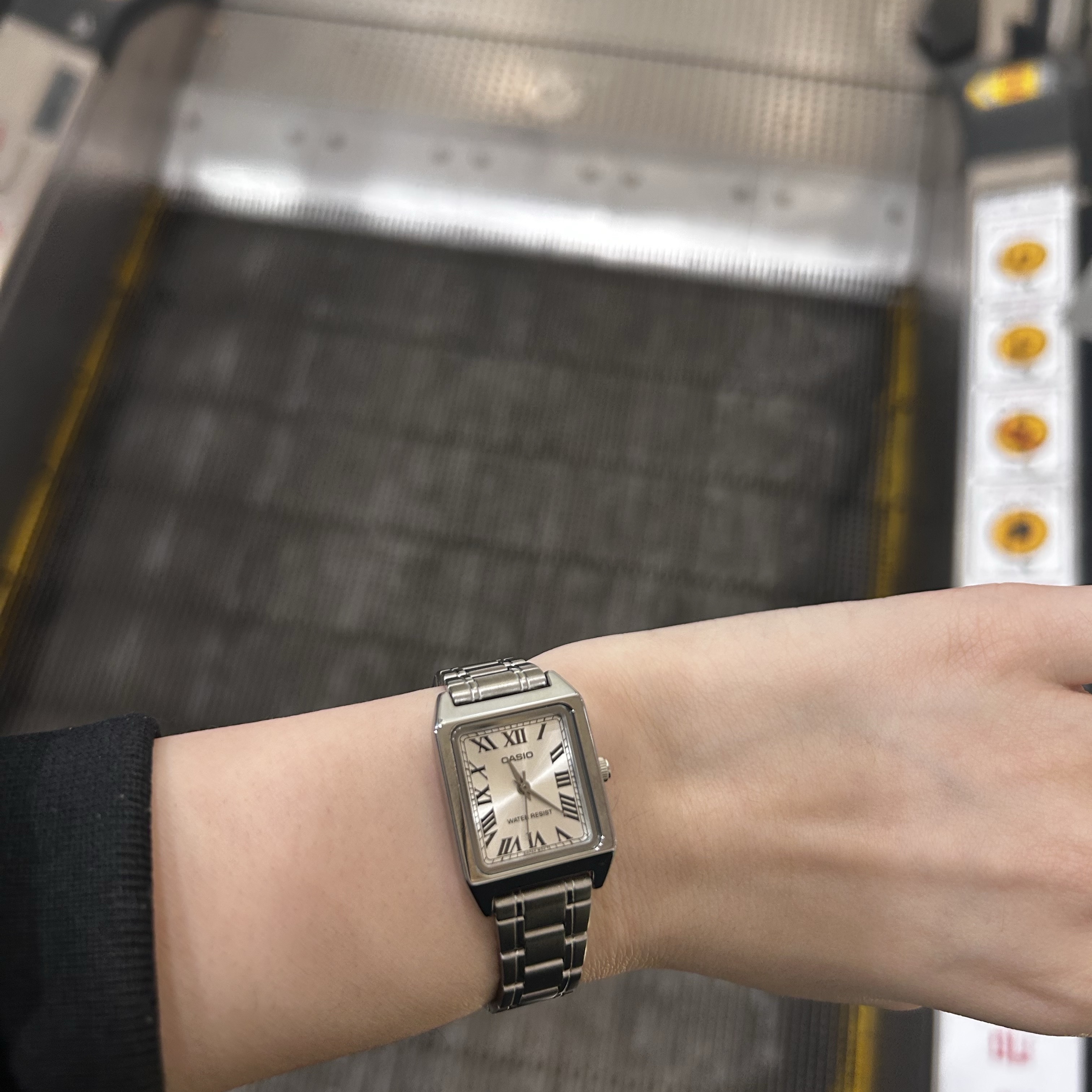 Casio LTP-V007D-7B 착용 스타일