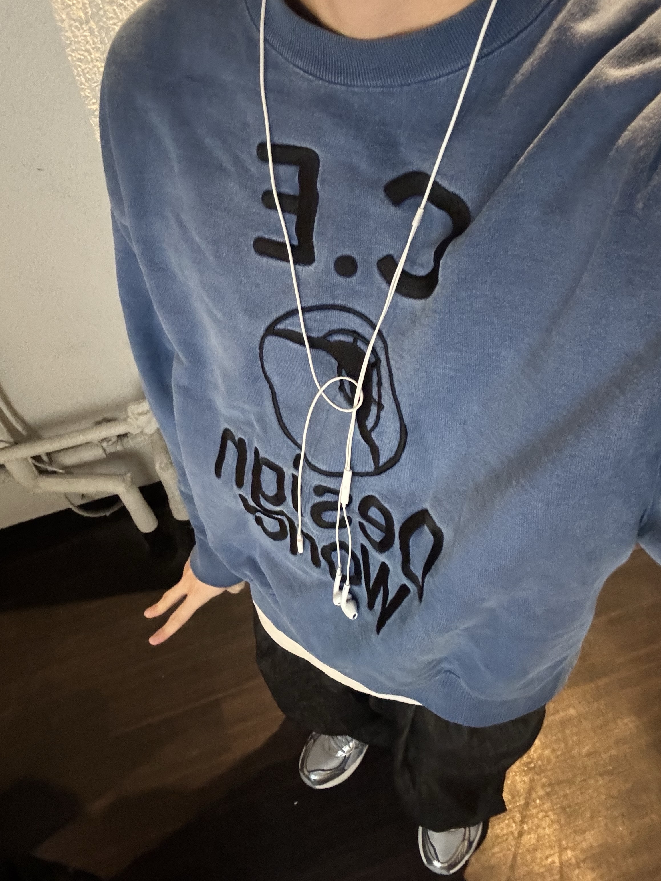 Stussy World Tour LS T-Shirt Black 2024, BAPE Ape Head Coin Case M Brown 착용 스타일 - 3