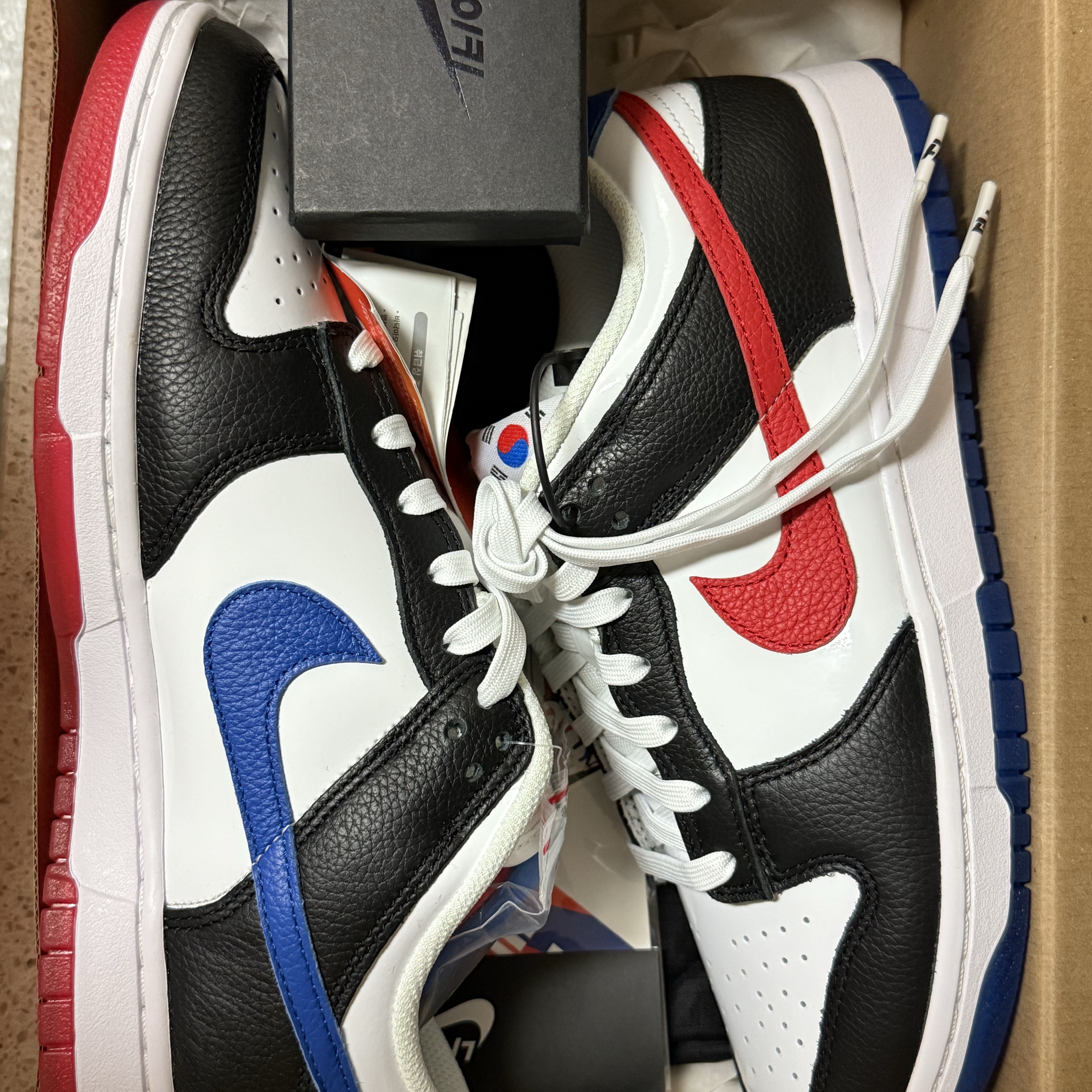 Nike Dunk Low SE Seoul (With Special Gift) 착용 스타일