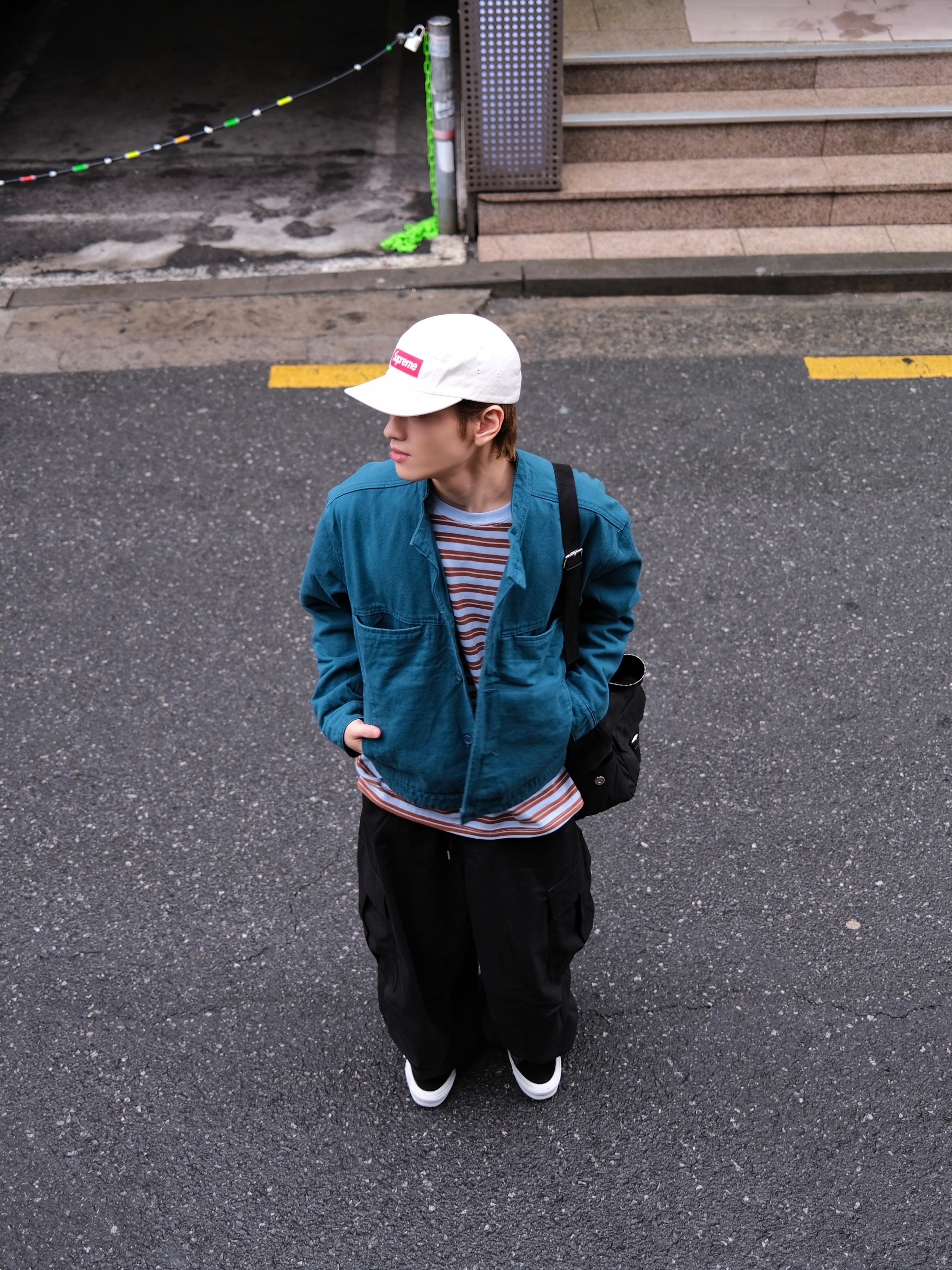 Supreme Washed Chino Twill Camp Cap Natural - 24SS, Vans Vault OG Old Skool LX Black 착용 스타일 - 1