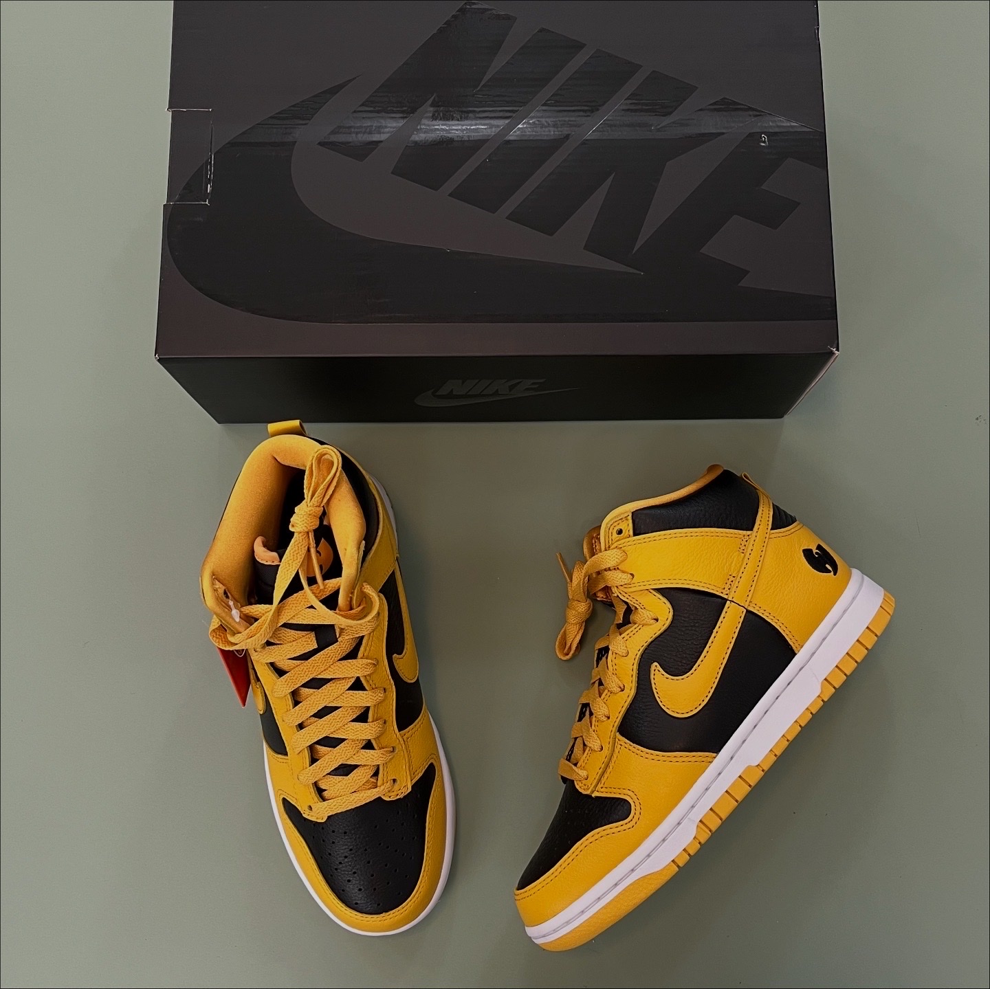 Nike Wu-Tang Clan Dunk High Black and Pollen 착용 스타일 - 1