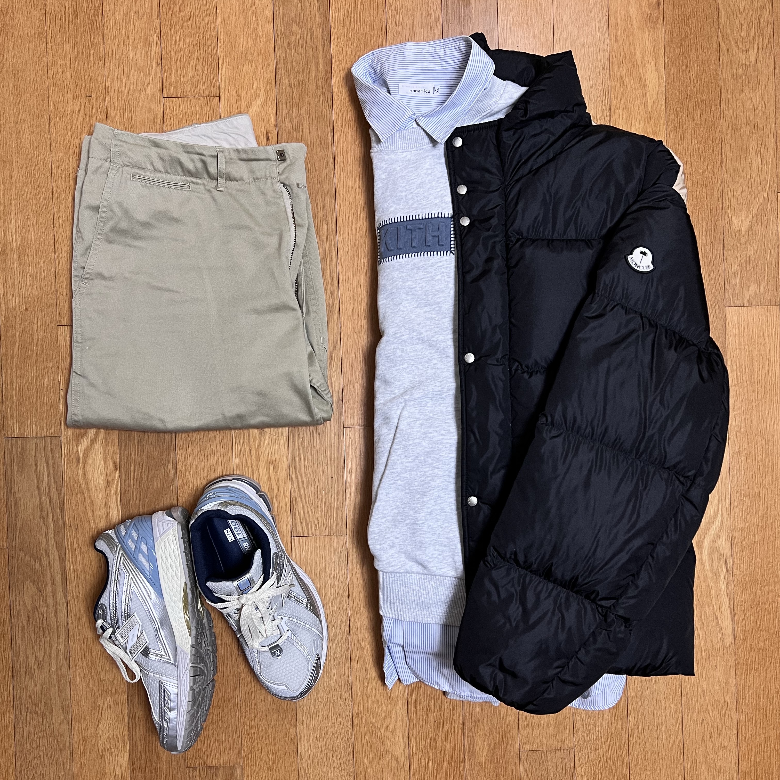 Nanamica Wide Chino Pants Khaki, Moncler x Palm Angels Panamint Short Down Jacket Black - 21FW 착용 스타일