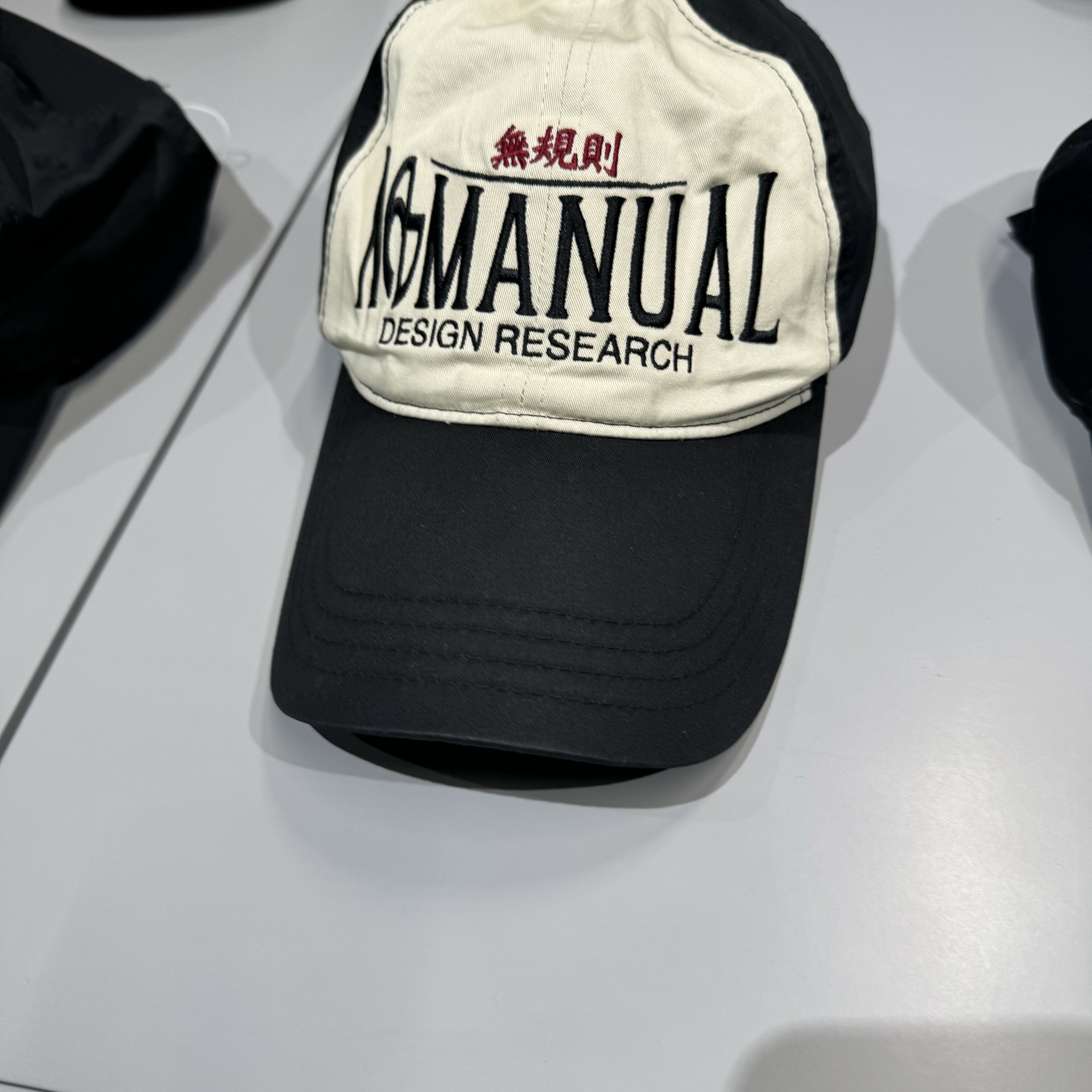 NOMANUAL 2C Trucker Ball Cap Black 착용 스타일
