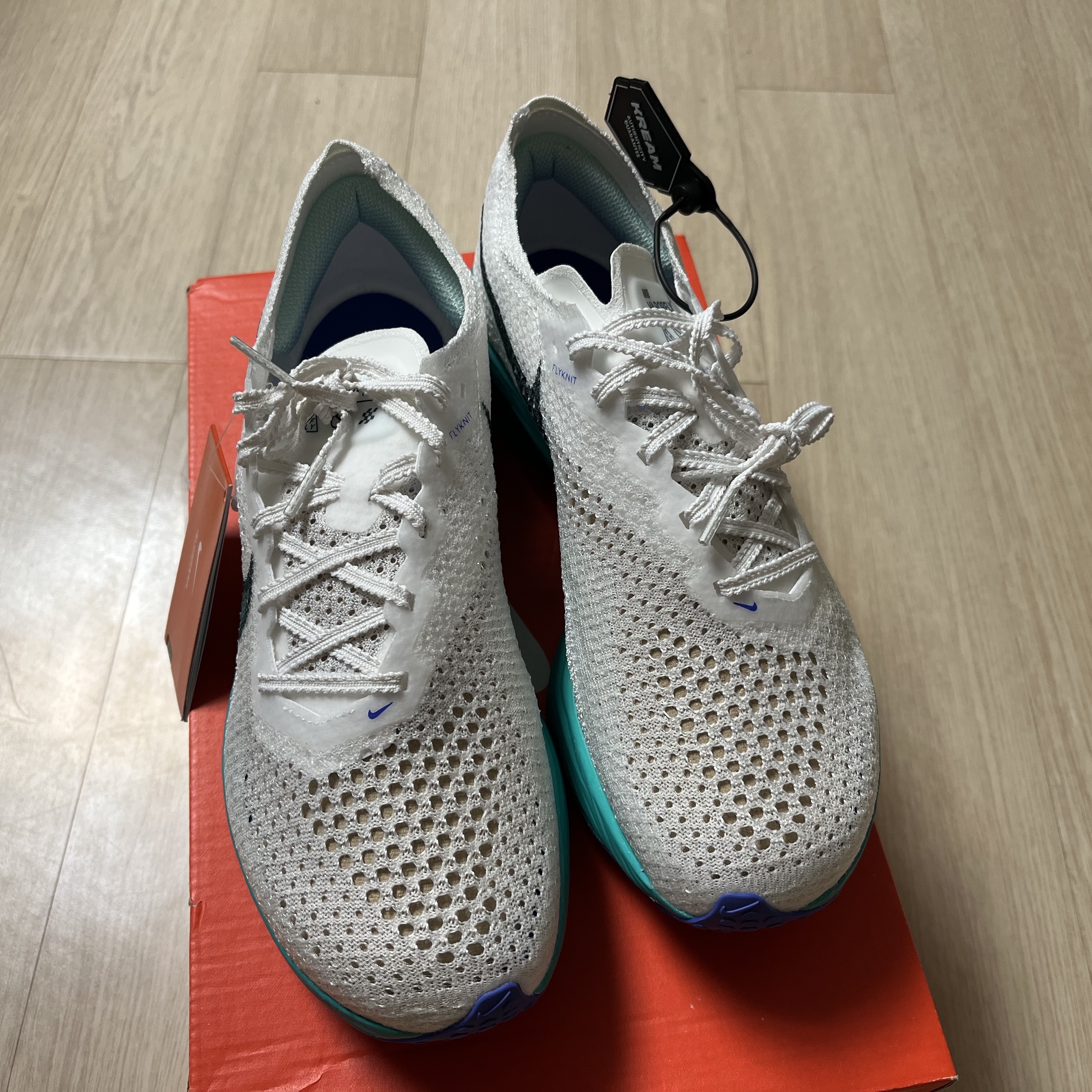 Nike ZoomX Vaporfly Next% 3 White Deep Jungle 착용 스타일 - 4