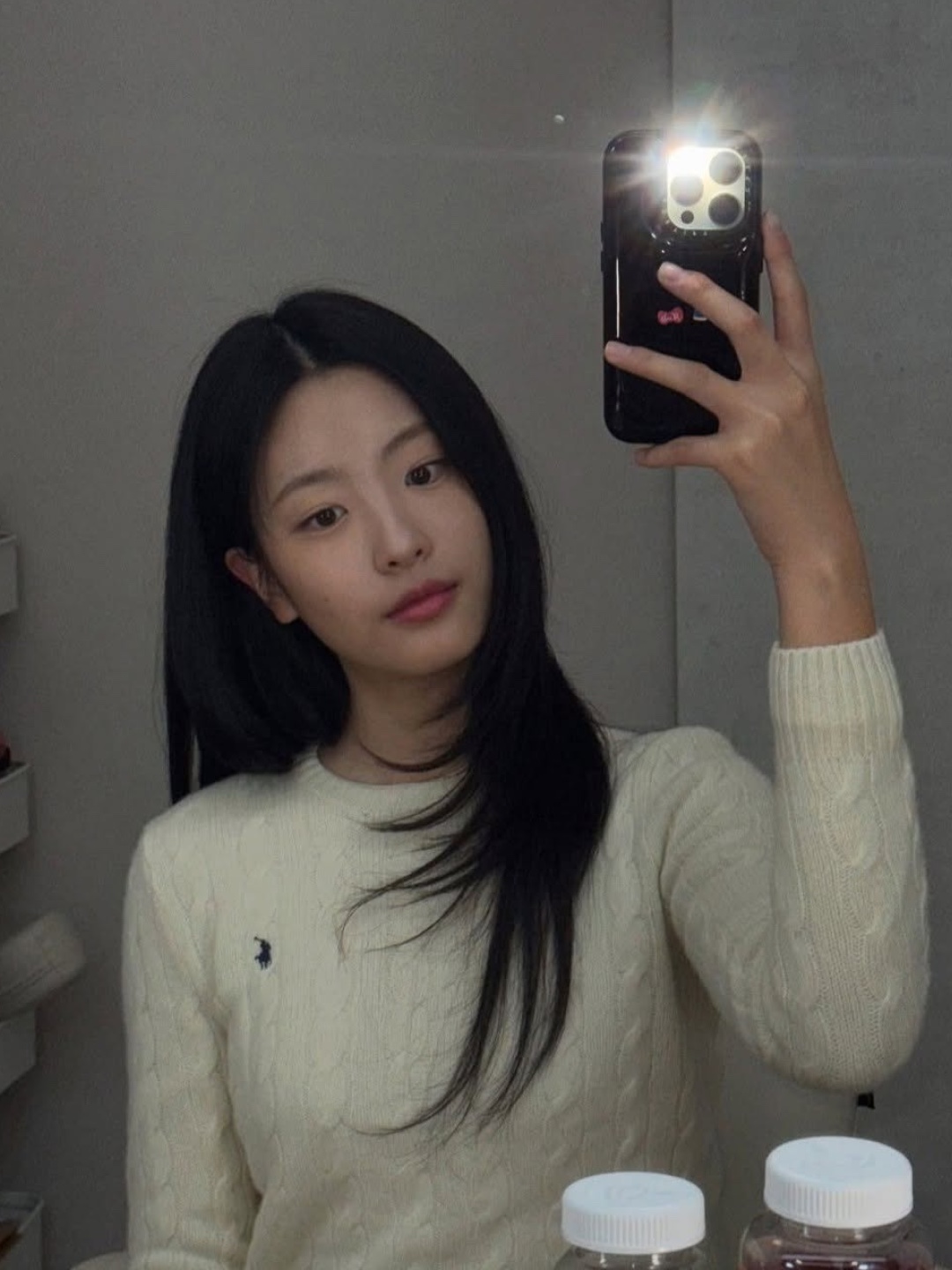 MUCENT Neuss Angora Loose-Fit Knit Ivory, Siyazu SIKN2132 Loose Fit Cable Round Knit Cream 착용 스타일 - 5