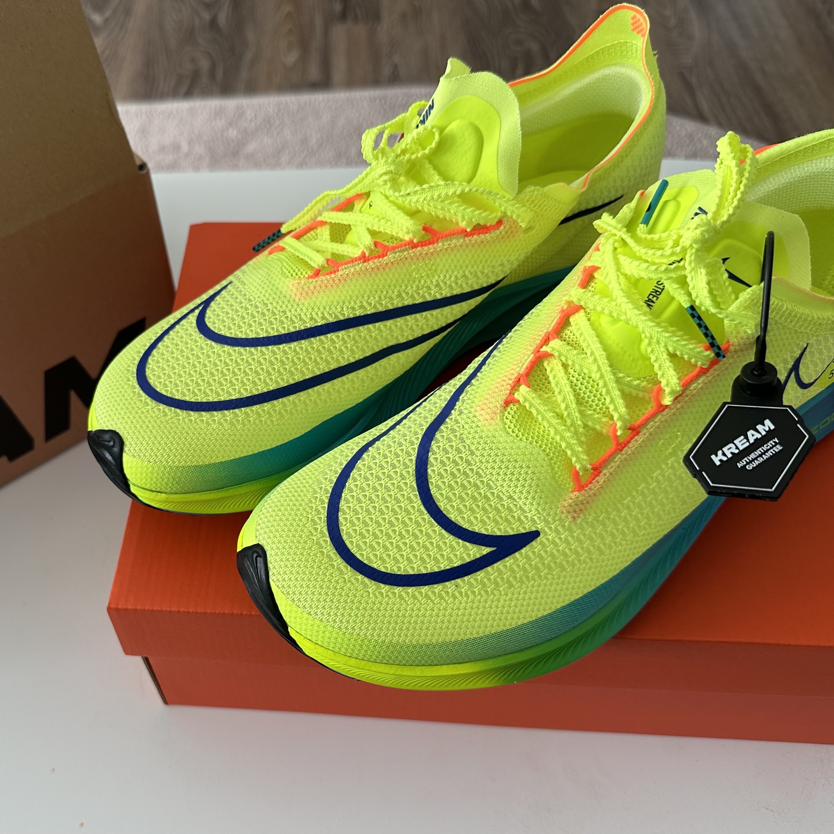 Nike ZoomX Streakfly Volt Black 착용 스타일 - 1