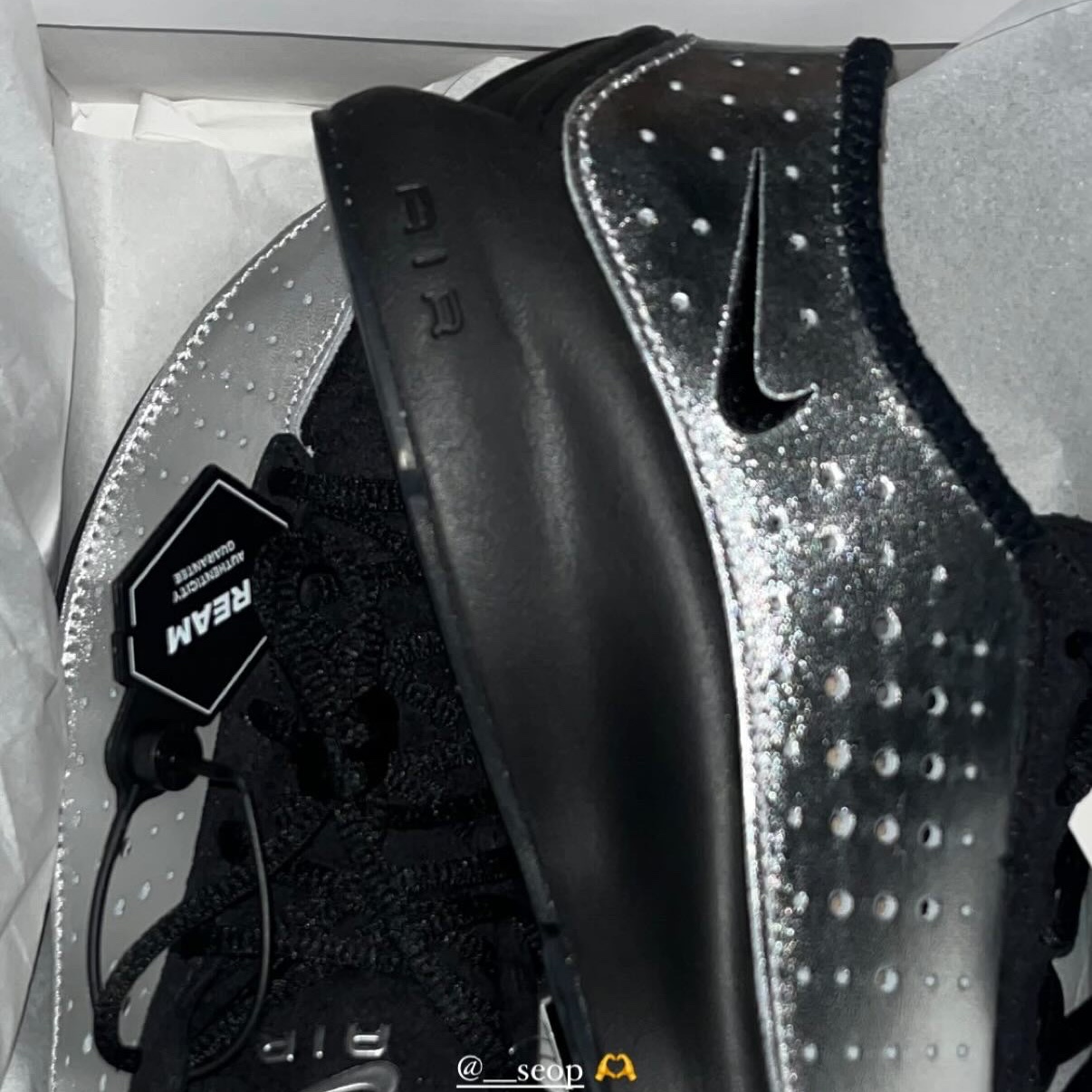 (W) Nike Air Superfly Metallic Silver and Black 착용 스타일