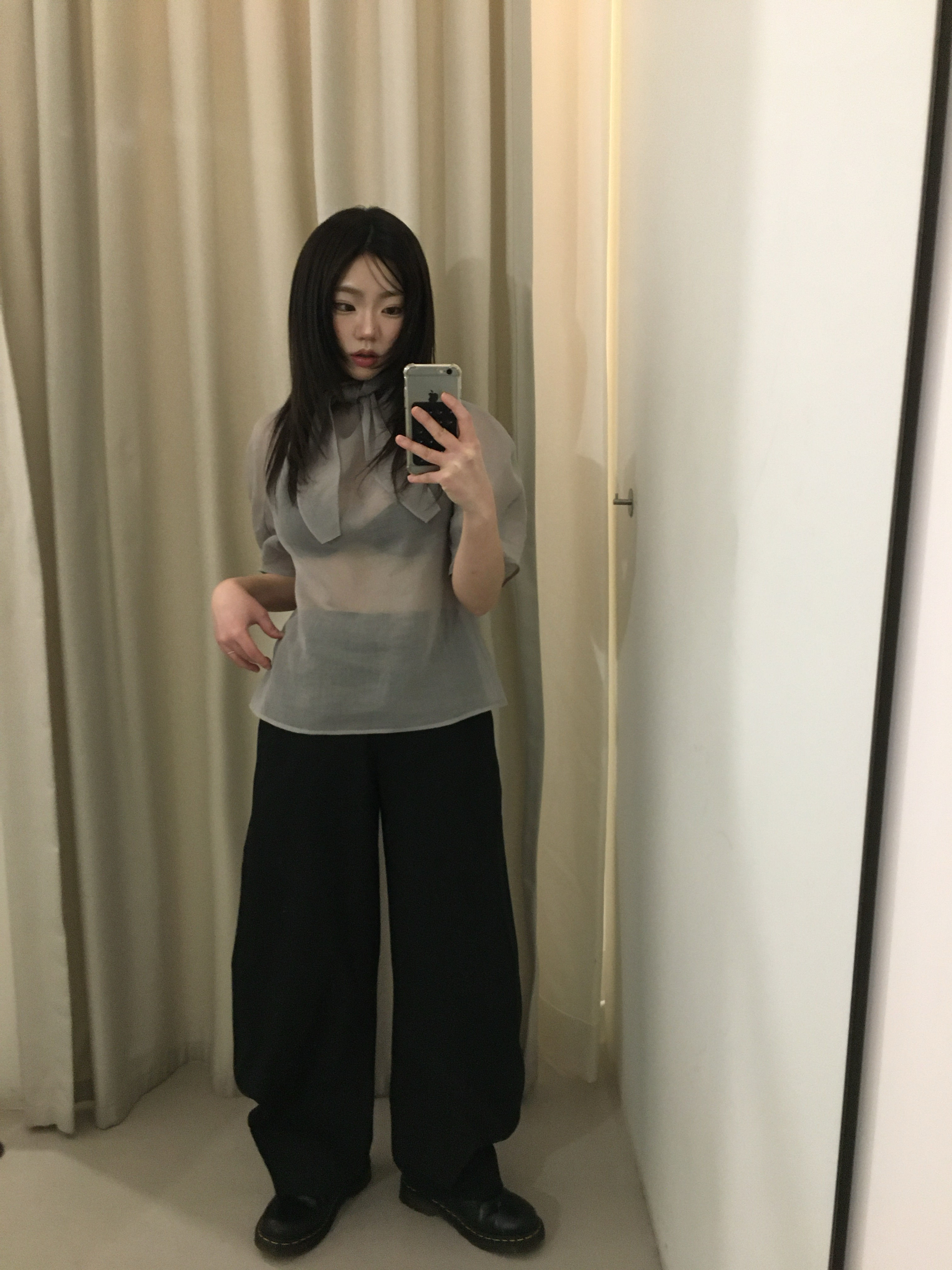 Amomento Women Curved Silhouette Pants Black - 25SS 착용 스타일 - 5