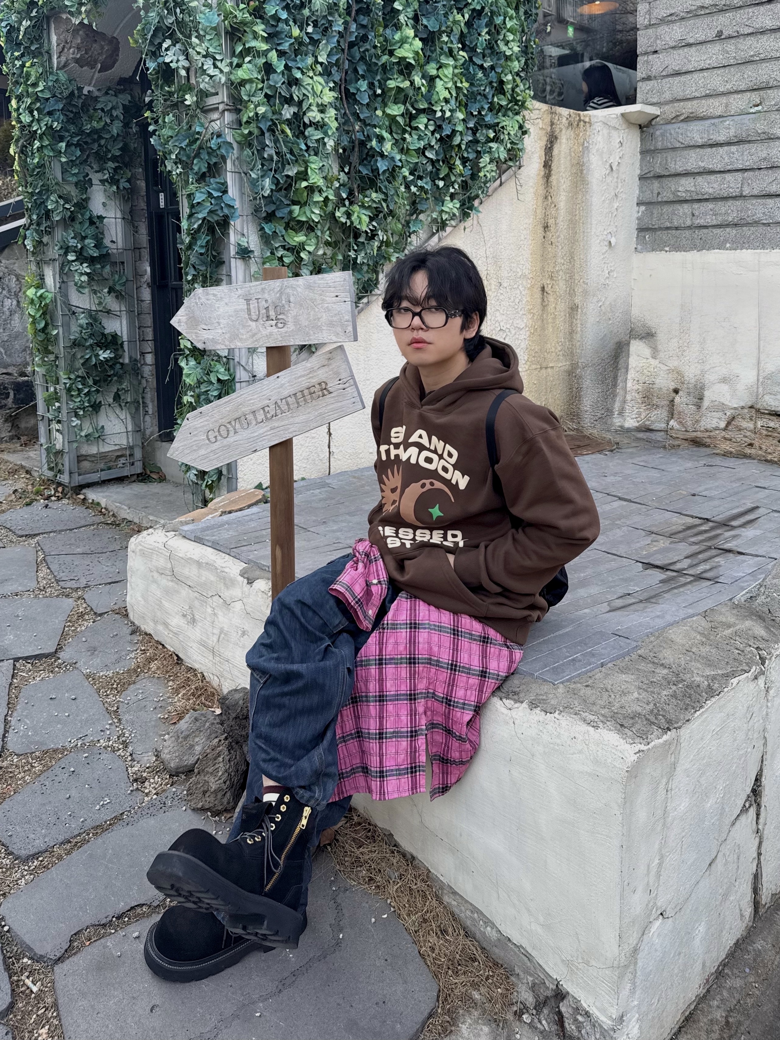 POTS All Day Hoodie Brown, Gentle Monster x Maison Margiela MM114 Black Clear 착용 스타일 - 4