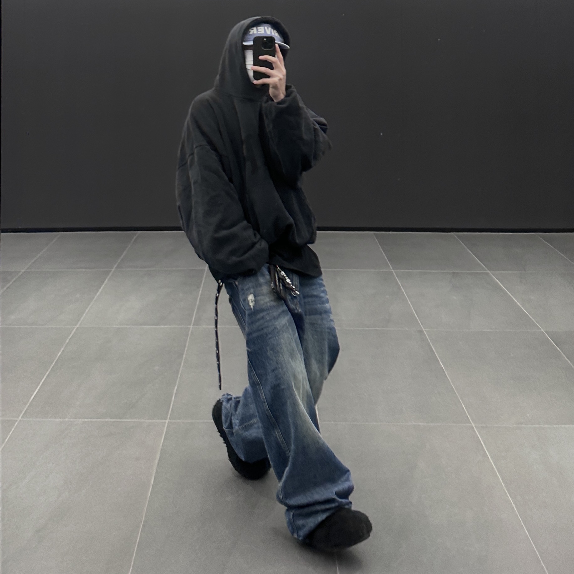 Yeezy Gap Engineered By Balenciaga Dove Hoodie Black, Nonnod Double Pocket Japanese Denim Mid Blue 착용 스타일