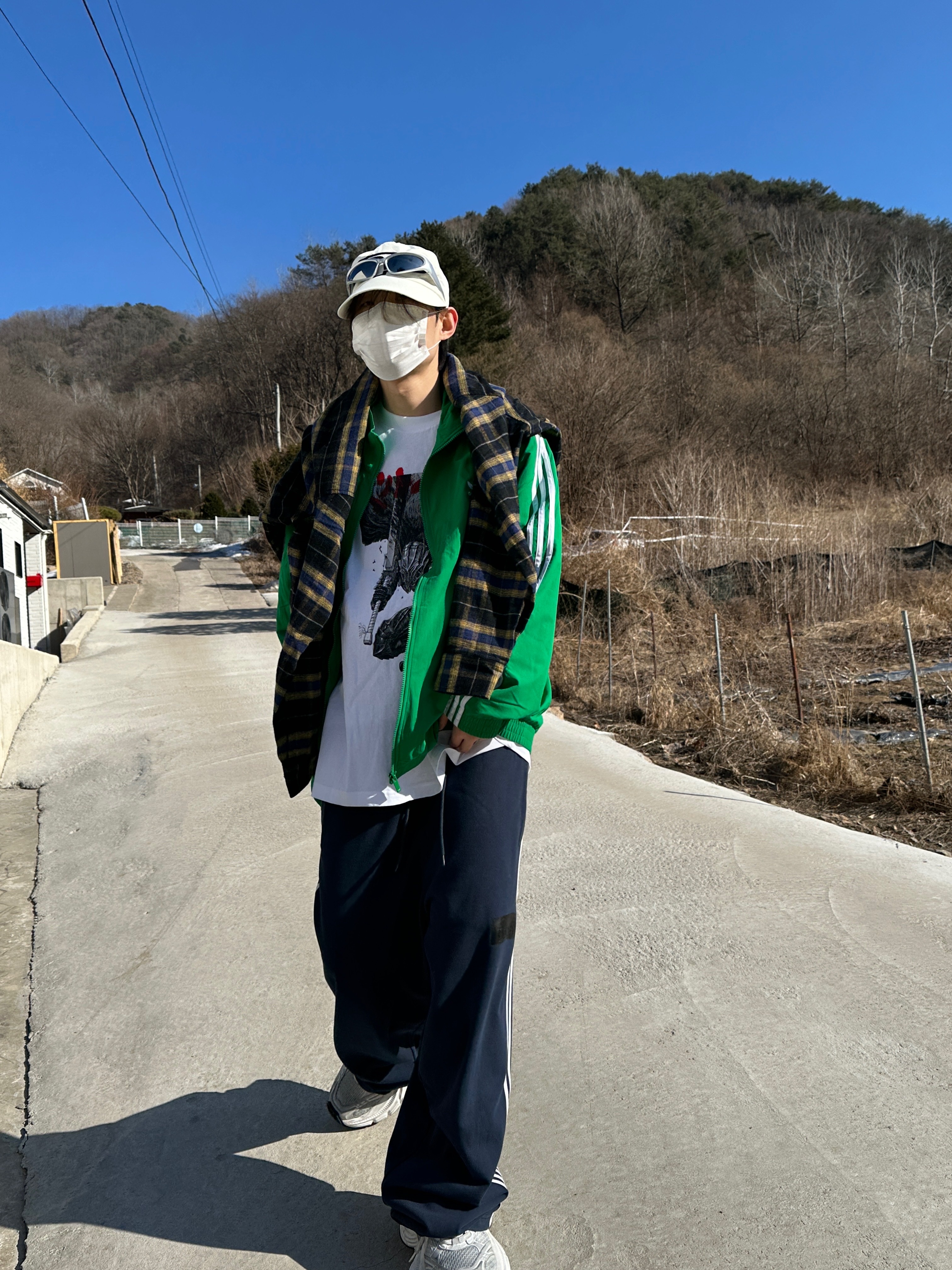 Adidas Adicolor Woven Firebird Track Top Green  - KR Sizing, Balenciaga 10XL Sneakers White Grey Silver Black 착용 스타일 - 6