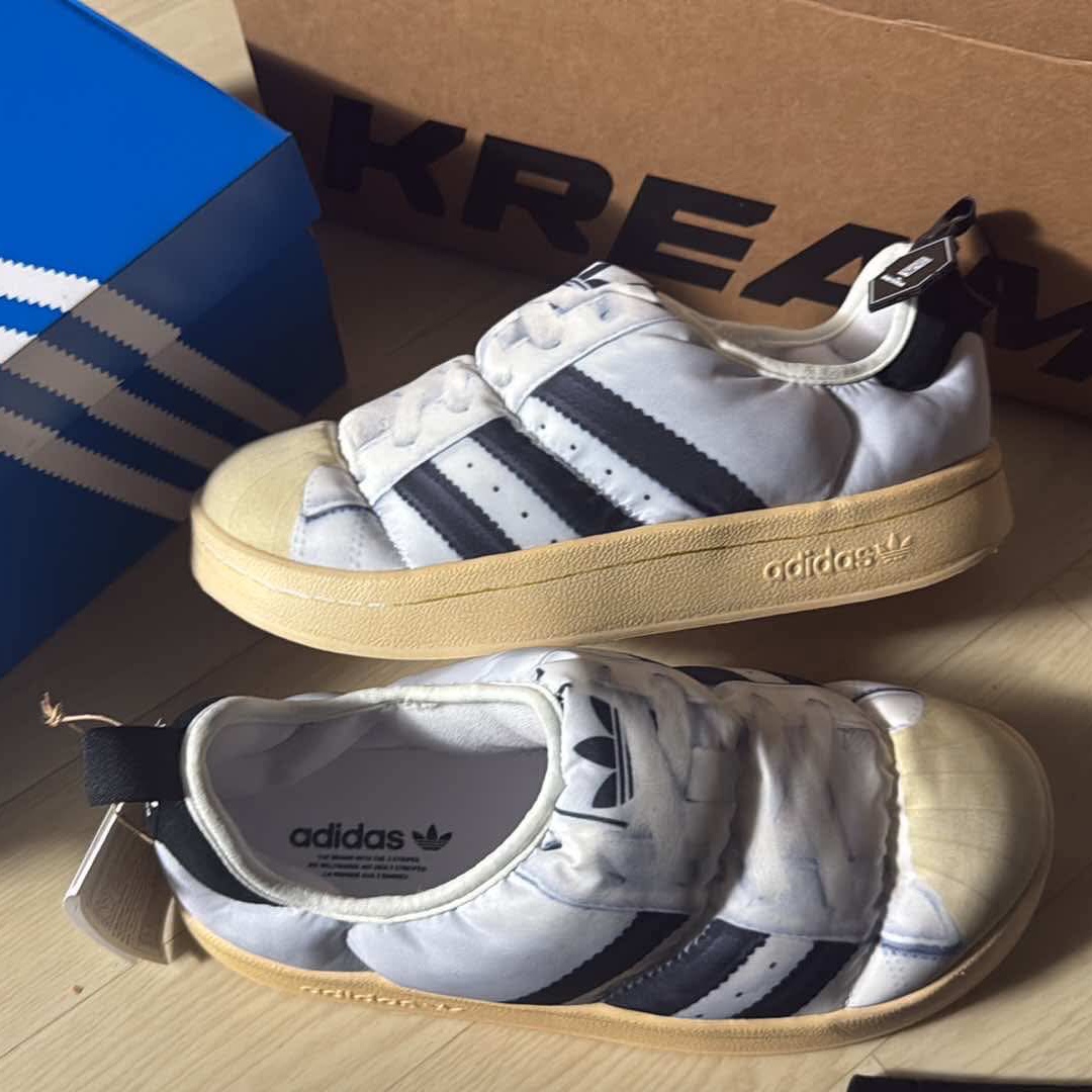 Adidas Puffylette Superstar Cloud White 착용 스타일