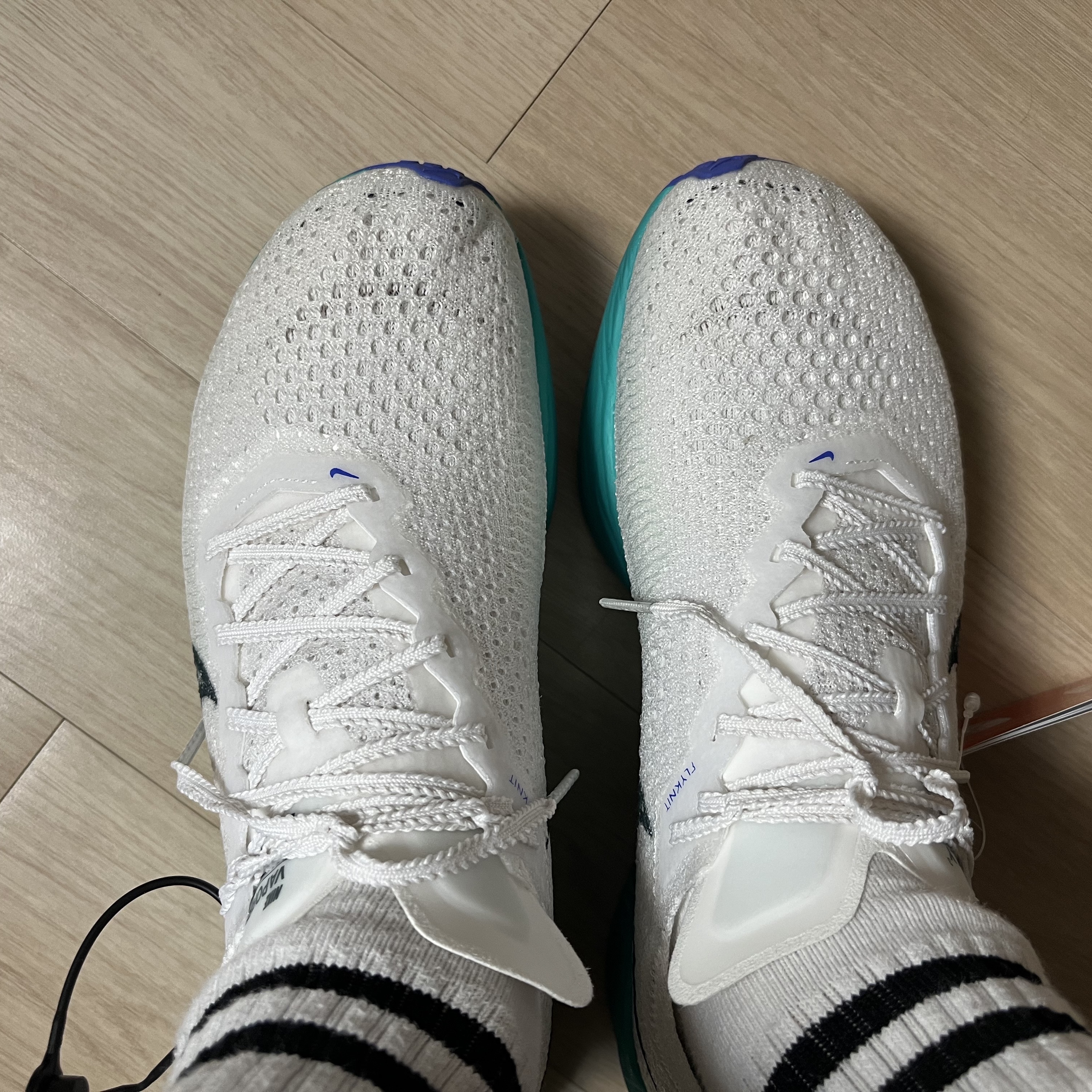 Nike ZoomX Vaporfly Next% 3 White Deep Jungle 착용 스타일 - 8