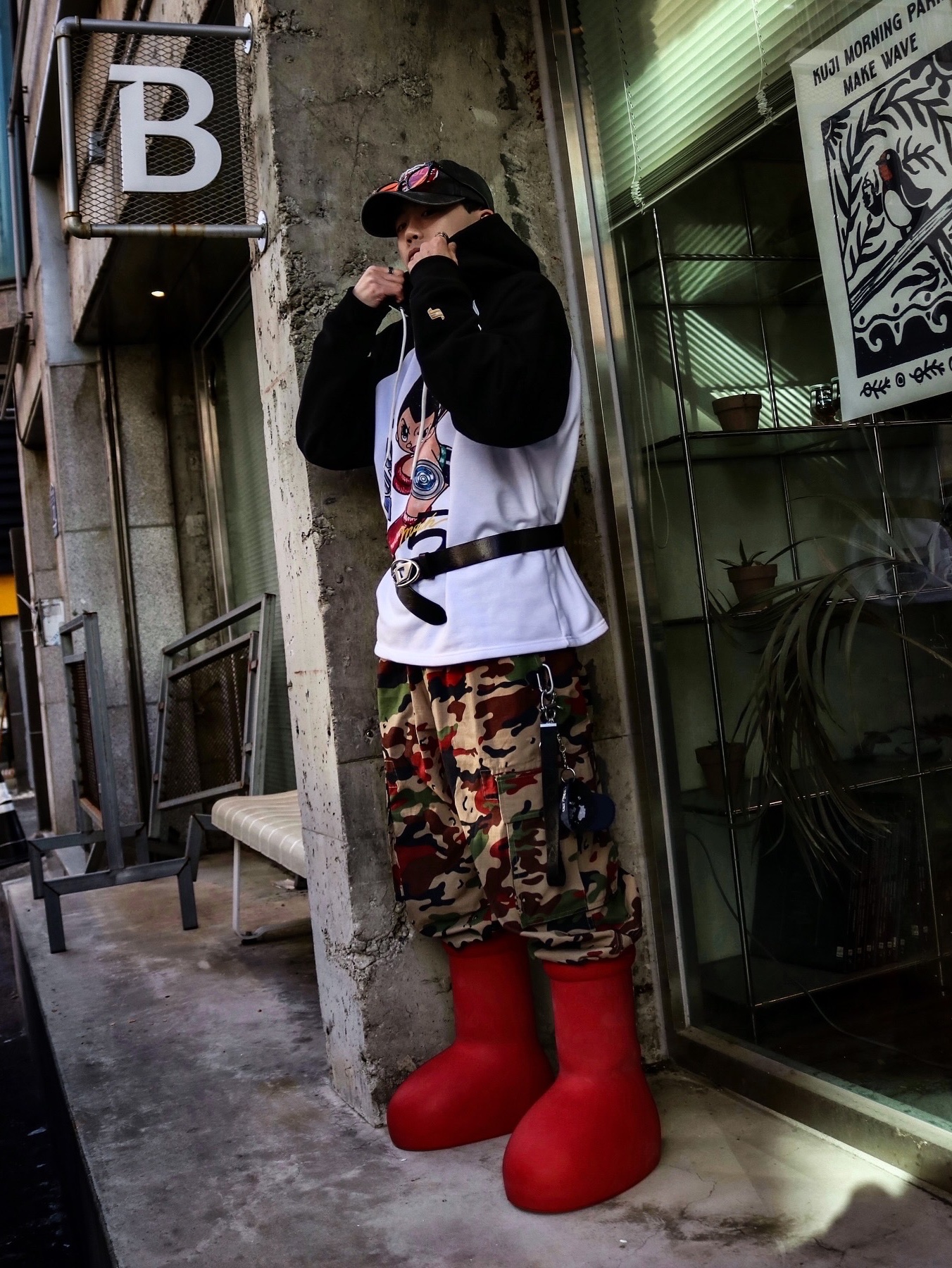 Diesel B-1DR Leather Belt with D Buckle Black, Mischief Rhombus Keyring Black 착용 스타일 - 4