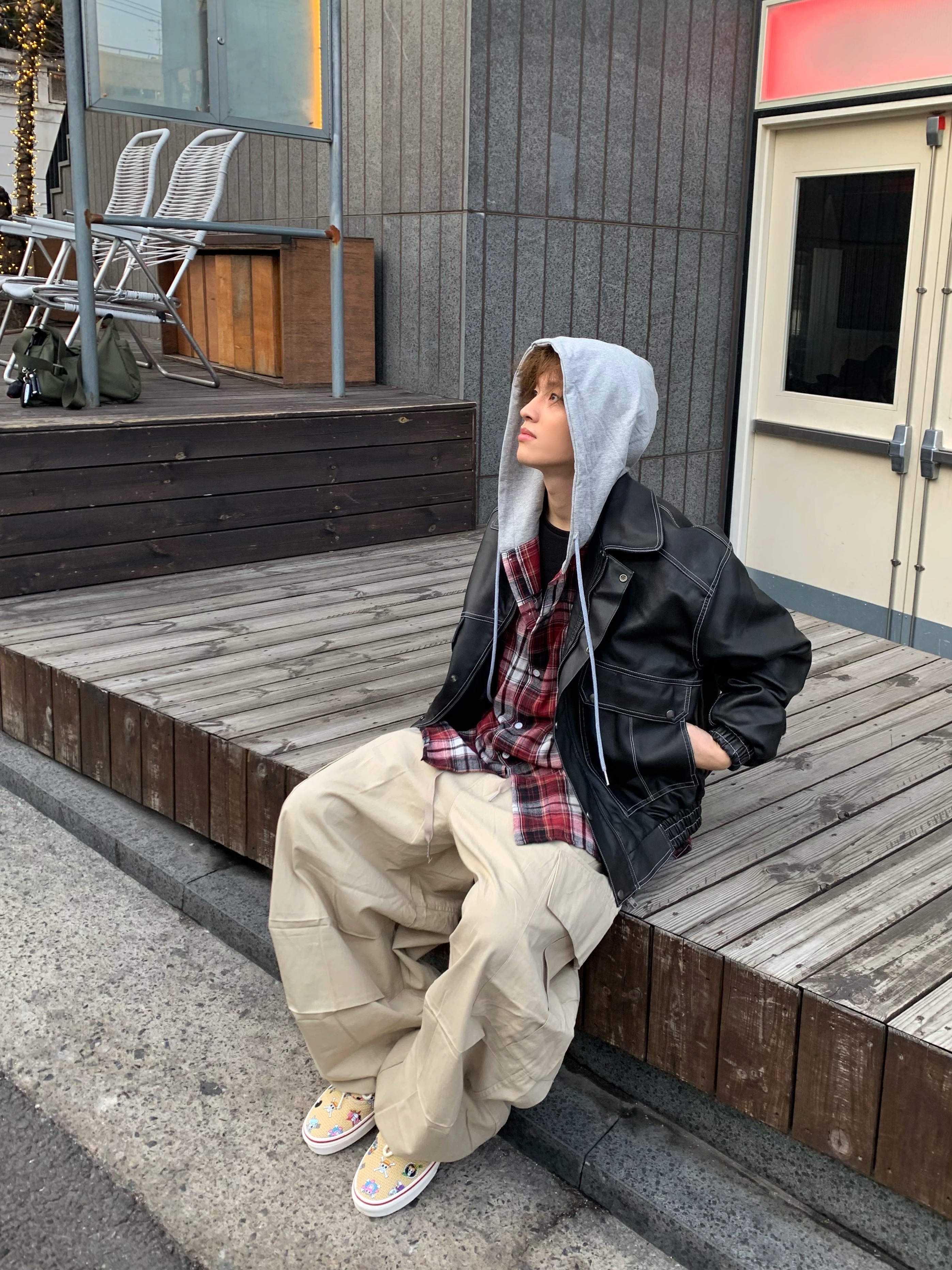 반스 x 원피스 어센틱 샌드 착용 스타일 - 3