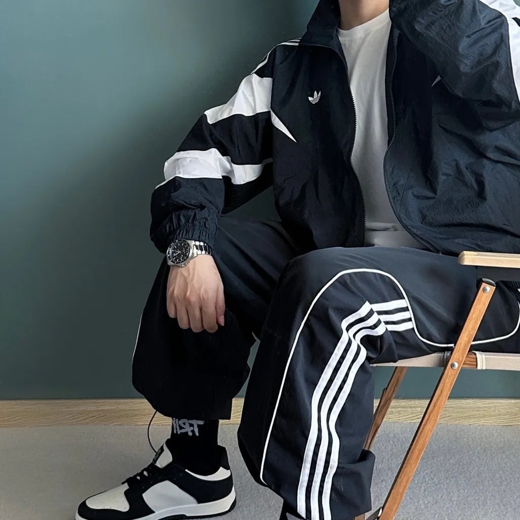 Adidas Rekive Woven Track Jacket Black - KR Sizing 착용 스타일 - 1