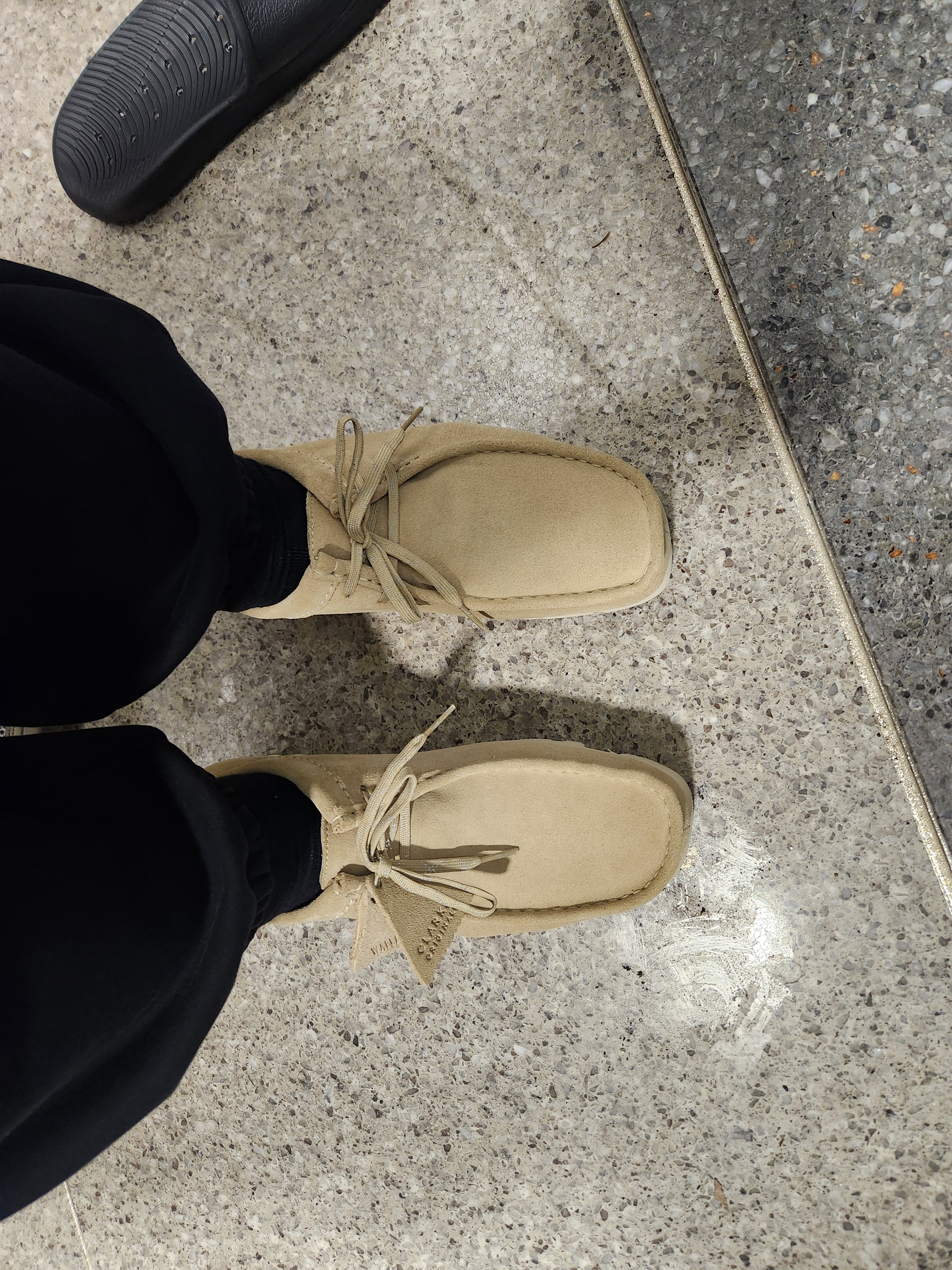 Clarks Wallabee Gore-Tex Maple Suede 착용 스타일