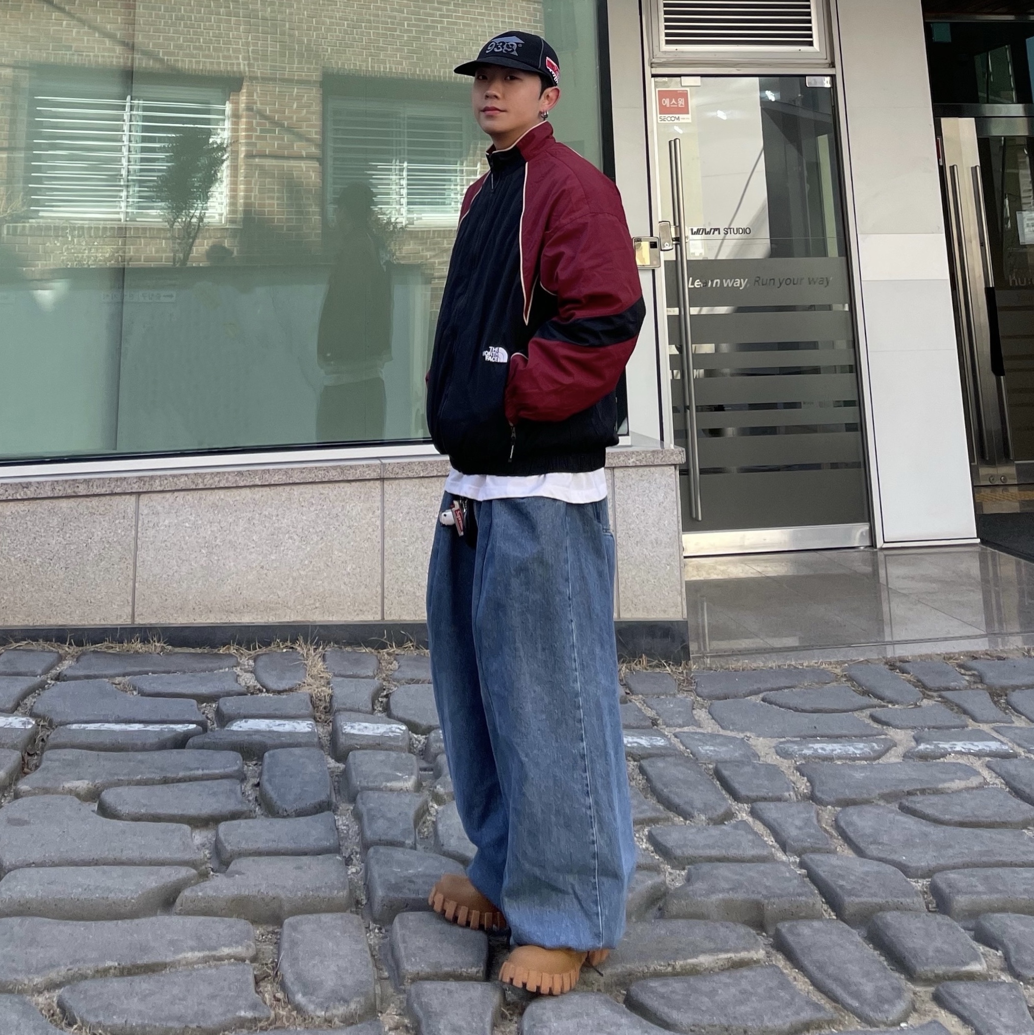 Timberland x Humberto Leon 6 Inch Boot Wheat Nubuck - Medium, The North Face TNF Crew Jacket Black - 25SS 착용 스타일 - 1