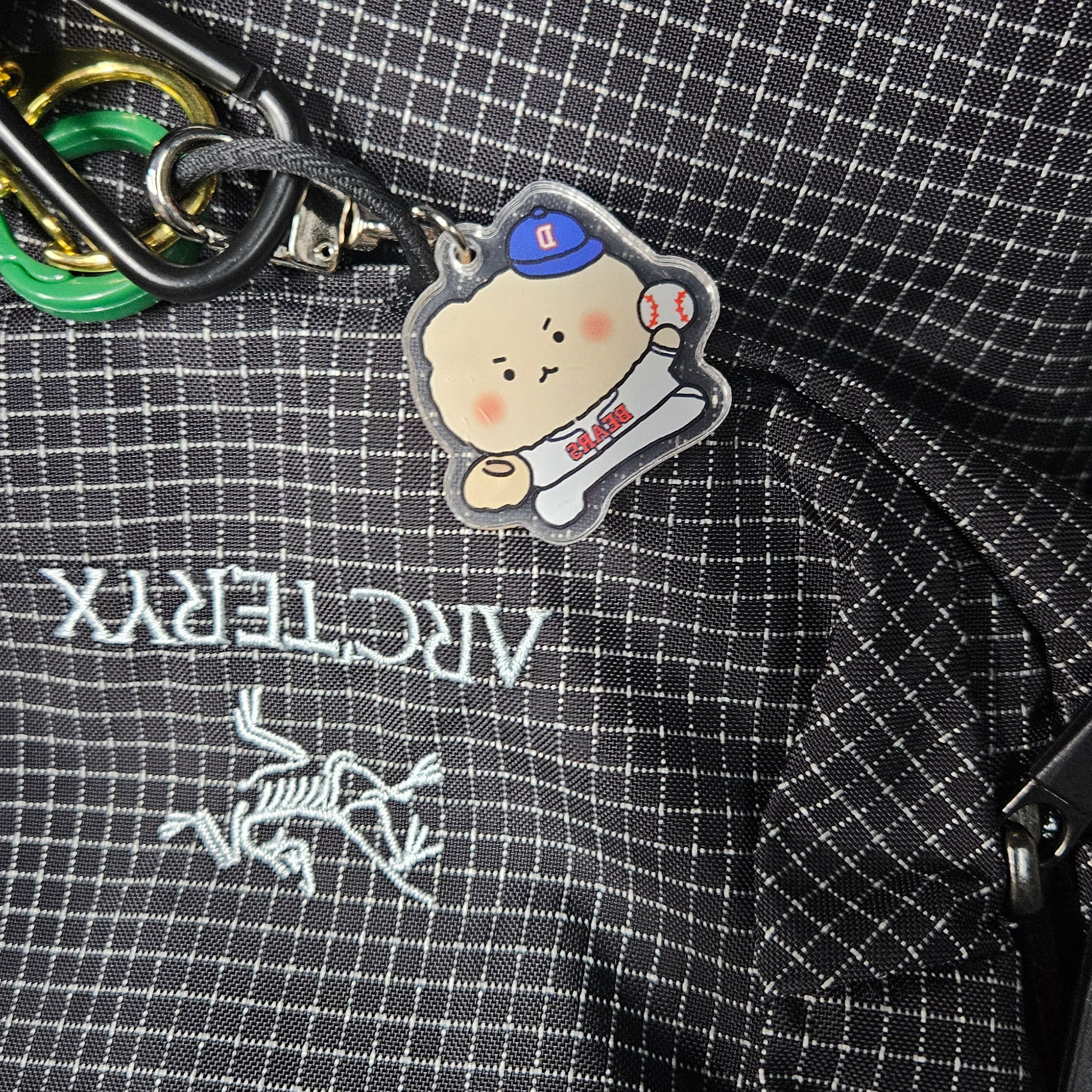 Doosan Bears x Manggom Acrylic Keyring, Arc'teryx Konseal 15 Backpack Black 착용 스타일