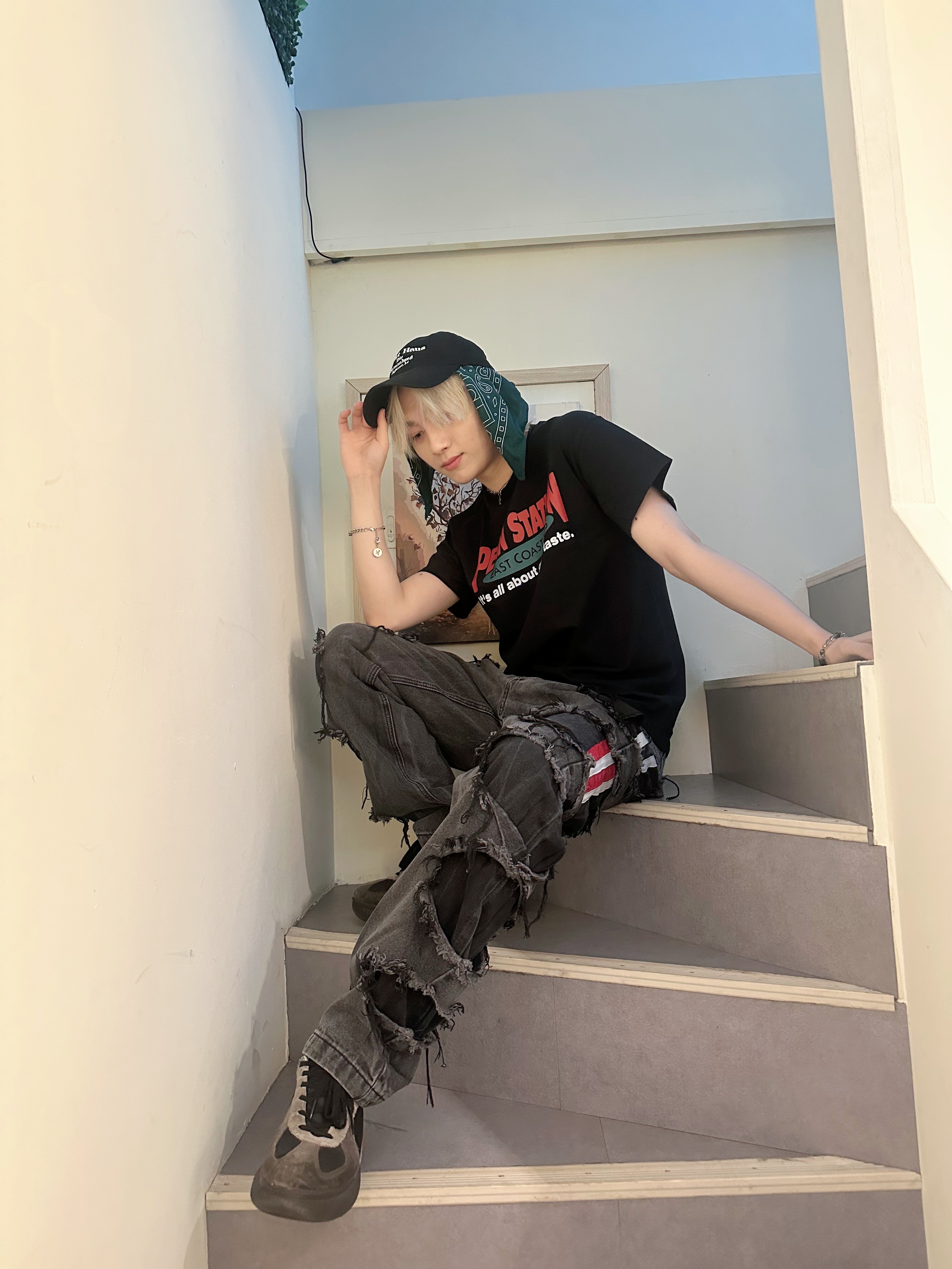 Gildan X American Collection PENN STATION T-Shirt Black 착용 스타일 - 1