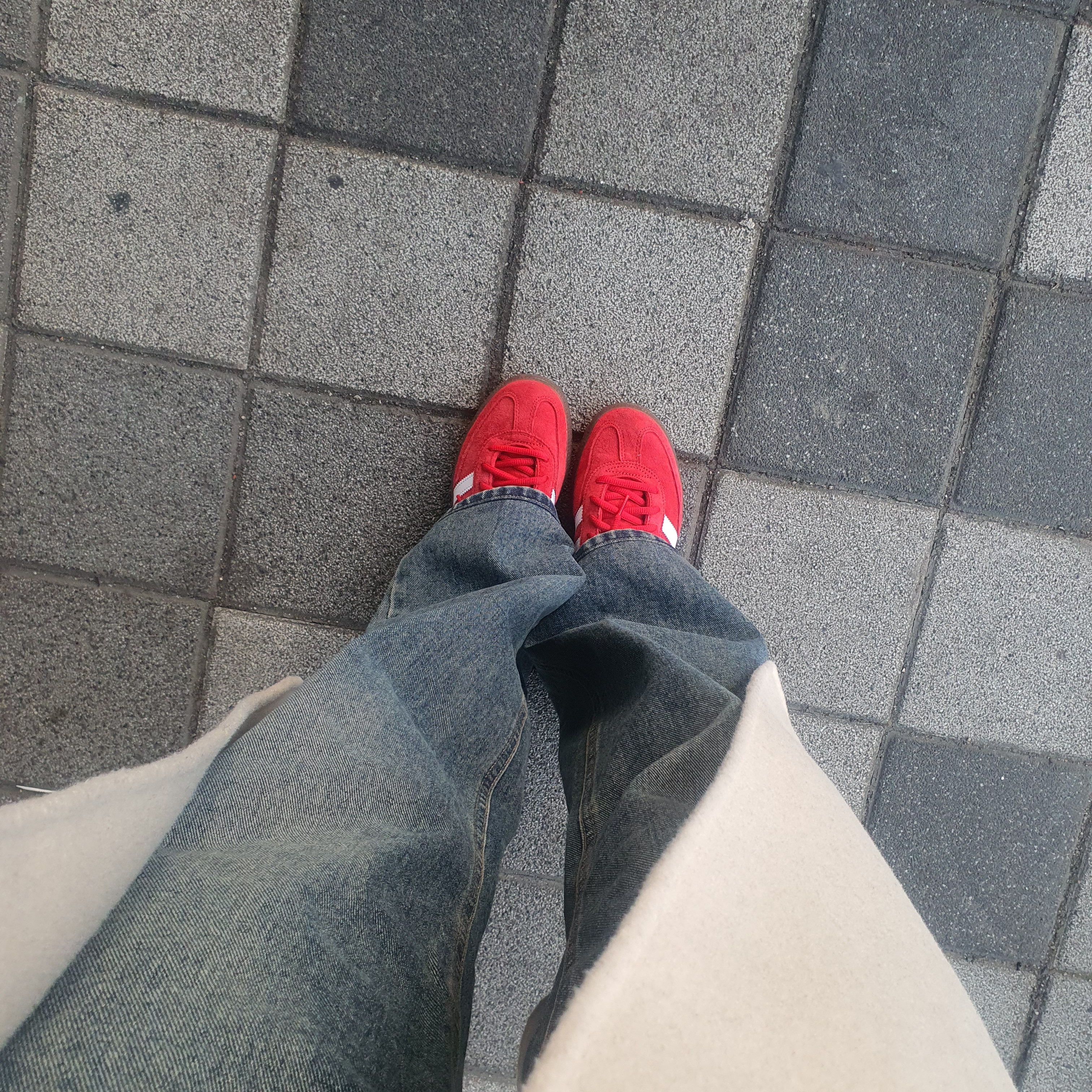 Adidas Spezial Handball Scarlet Cloud White 착용 스타일