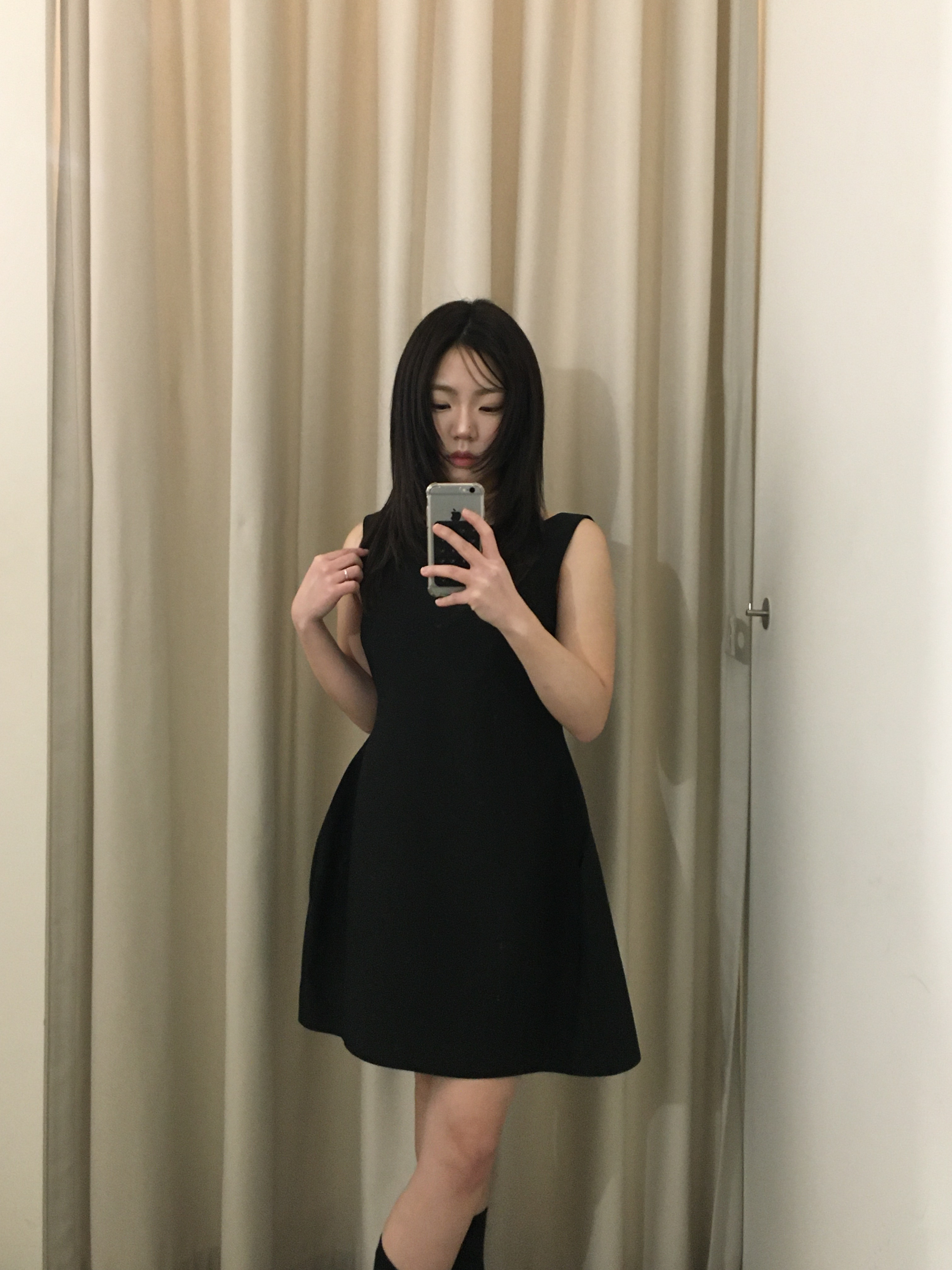 Amomento Women Curved Silhouette Pants Black - 25SS 착용 스타일 - 2