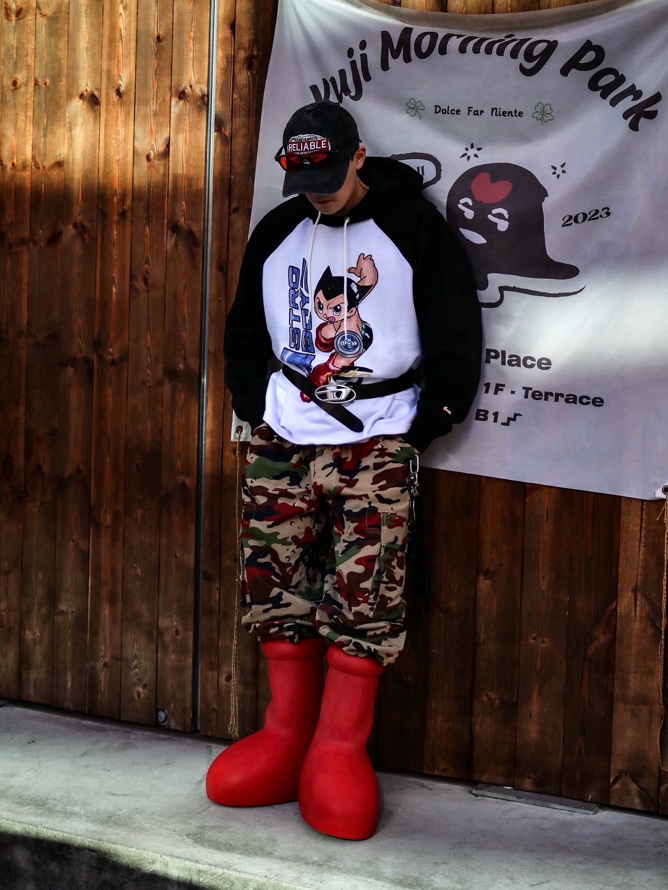 Diesel B-1DR Leather Belt with D Buckle Black, Mischief Rhombus Keyring Black 착용 스타일 - 2