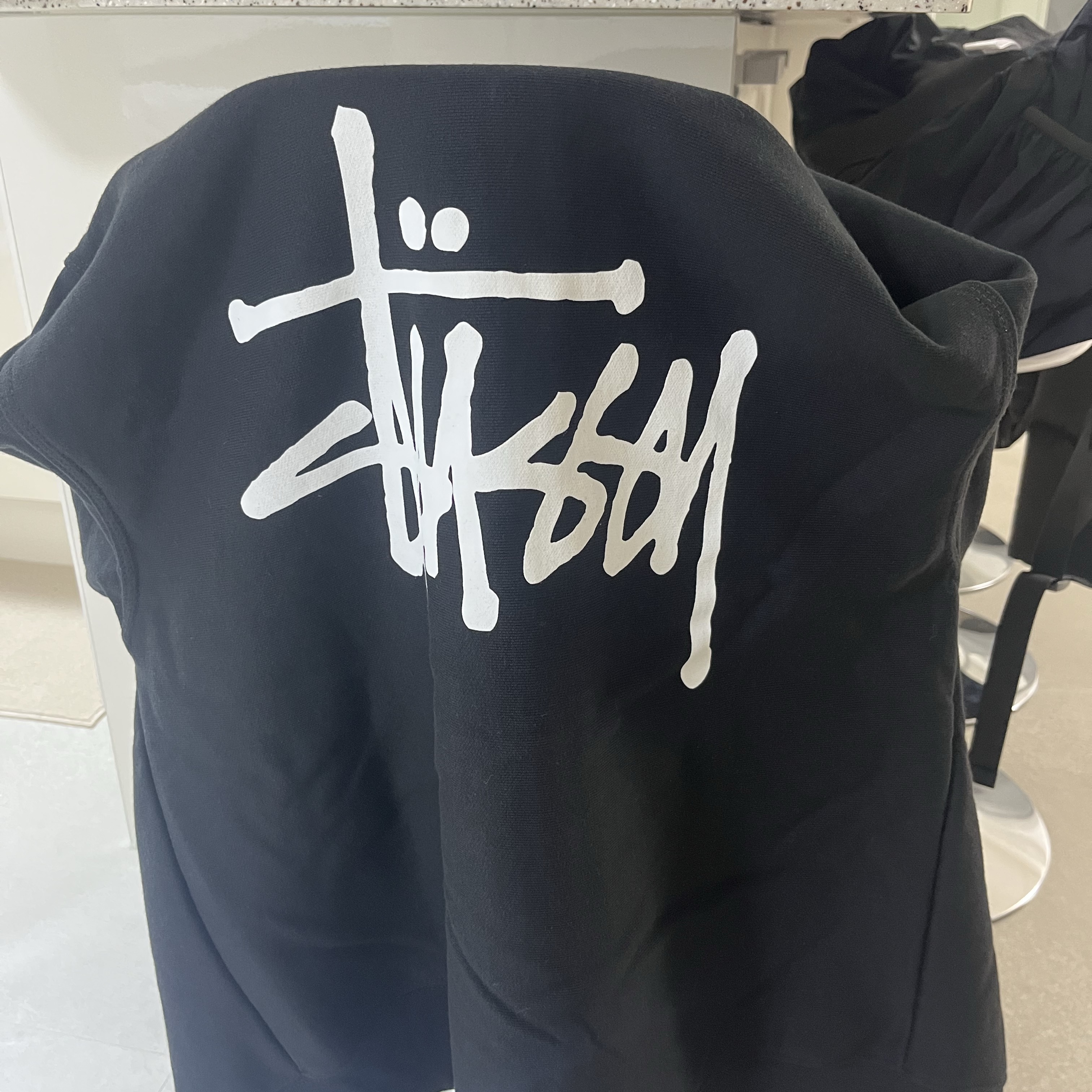 Stussy Basic Zip Hoodie Black 착용 스타일