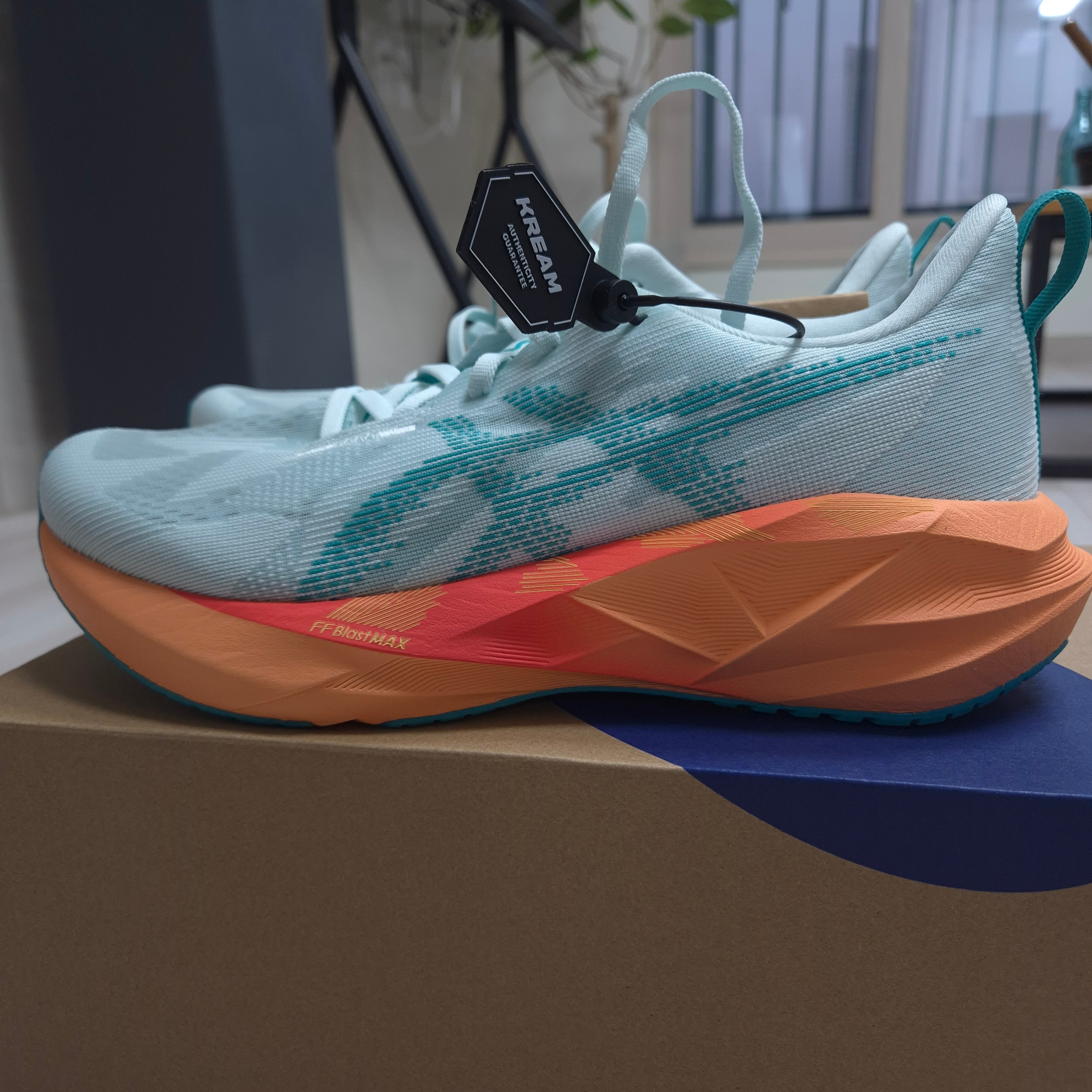 Asics Novablast 5 Soothing Sea Wave Teal 착용 스타일 - 2