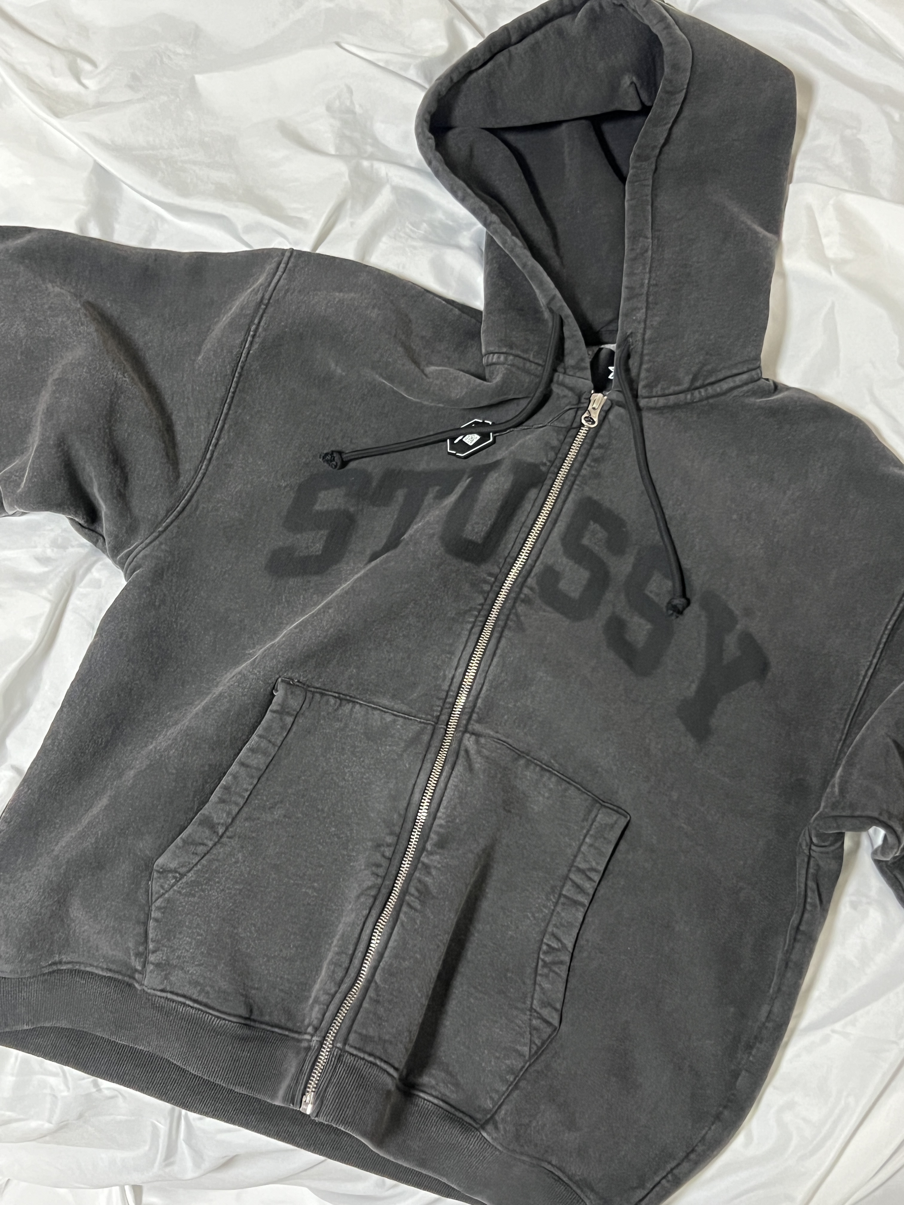 Stussy Faded Graphic Zip Hoodie Washed Black 착용 스타일