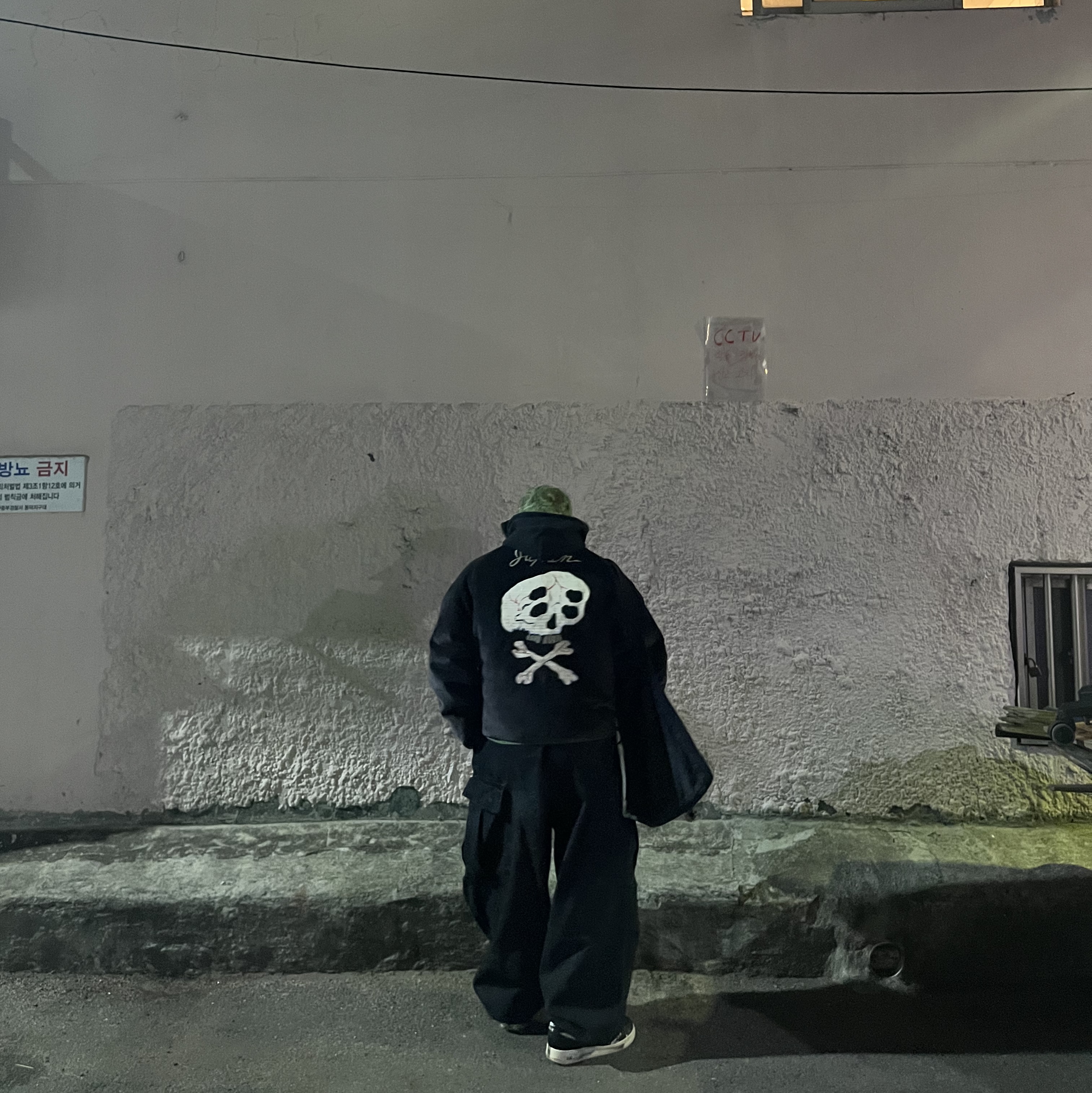 Kapital Velveteen Sulfide Souvenir Rain Skull Jacket Black, Kapital 14 oz. Denim Bone Print Book Bag Black 착용 스타일 - 1