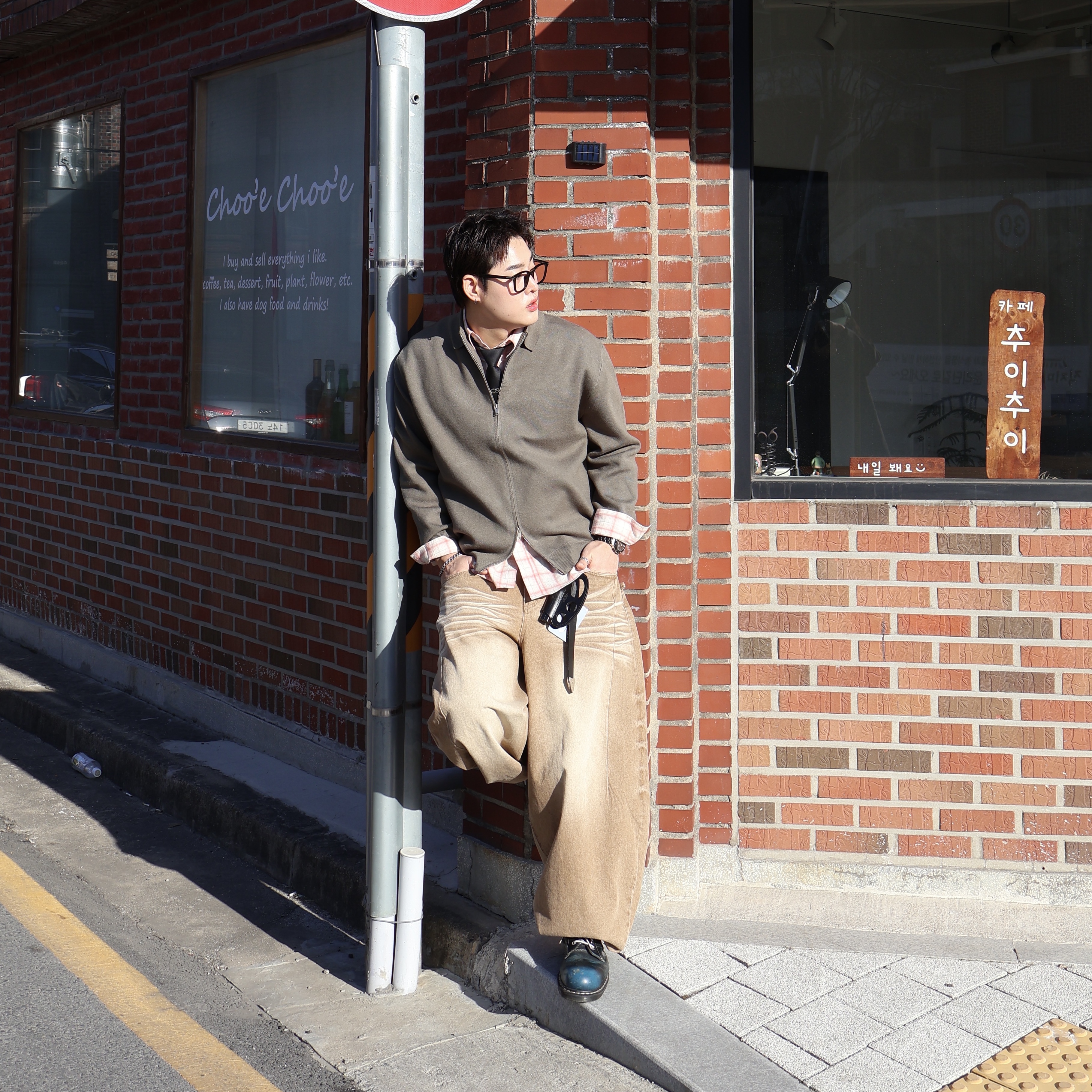 Dr. Martens 1919 Blue Black 착용 스타일 - 2