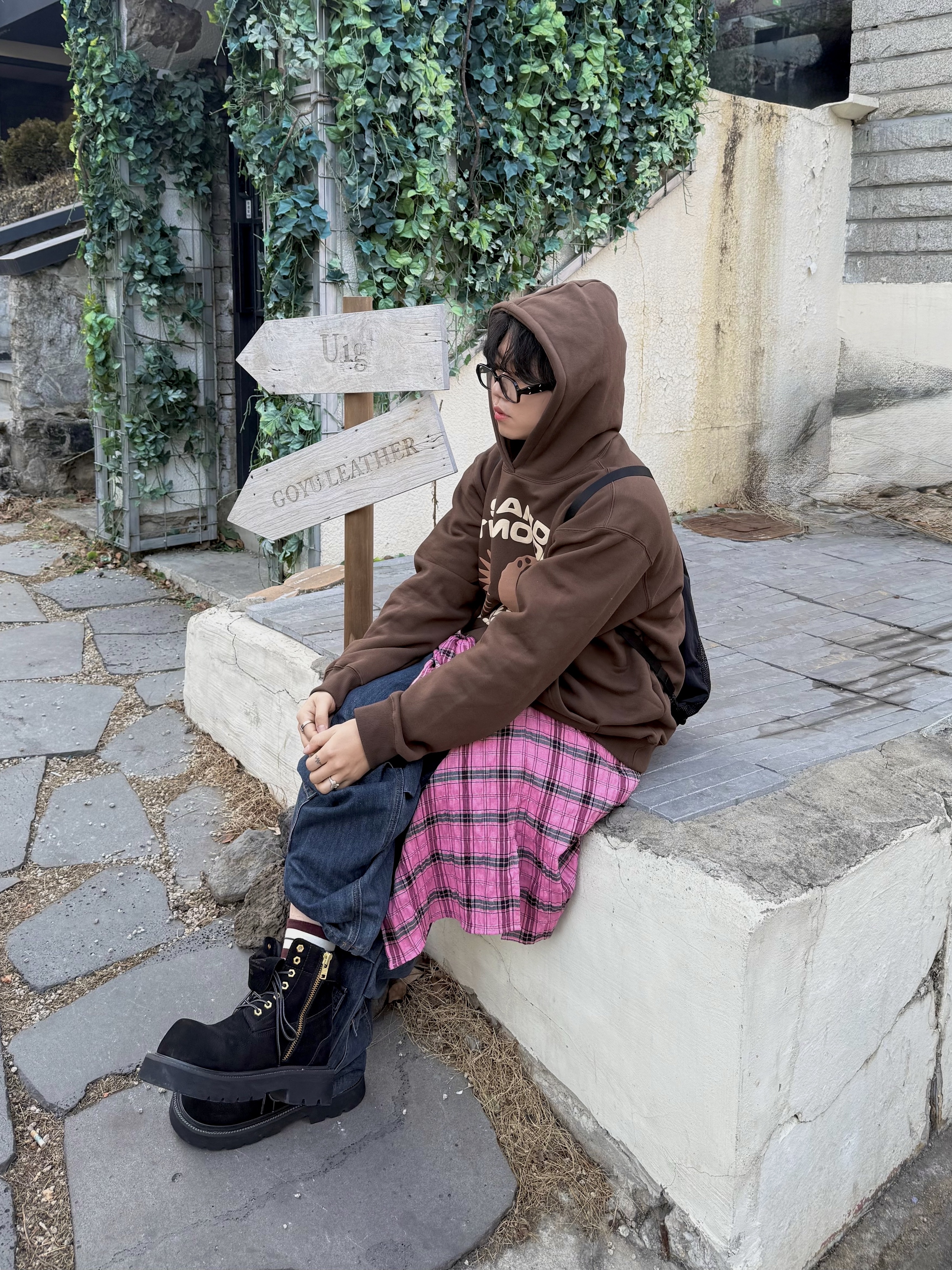 POTS All Day Hoodie Brown, Gentle Monster x Maison Margiela MM114 Black Clear 착용 스타일 - 3