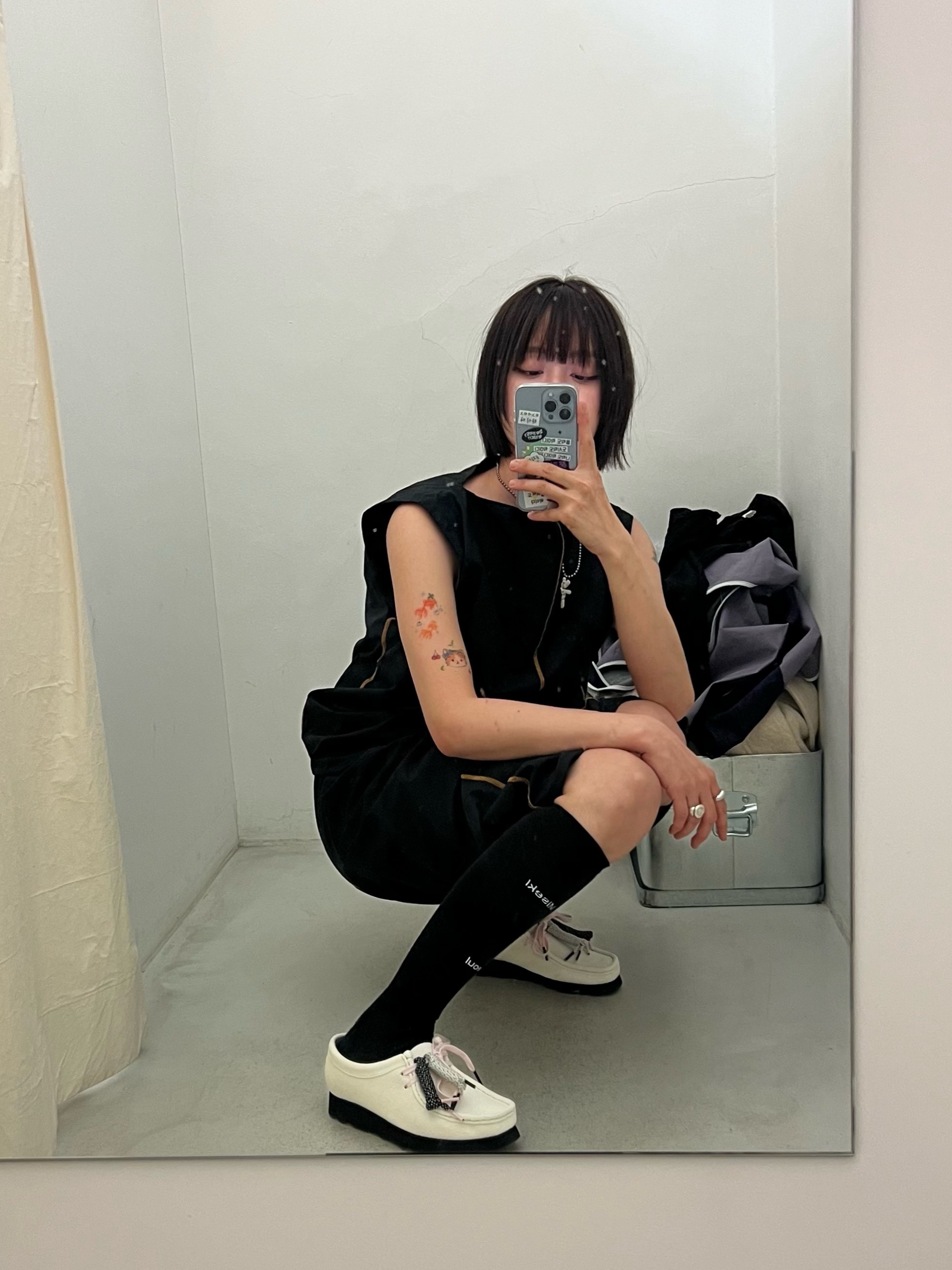 (W) Clarks x Papergirl Wallabee White, Heaven by Marc Jacobs Friendship Necklace Set Silver Ox (Set of 2) 착용 스타일 - 1