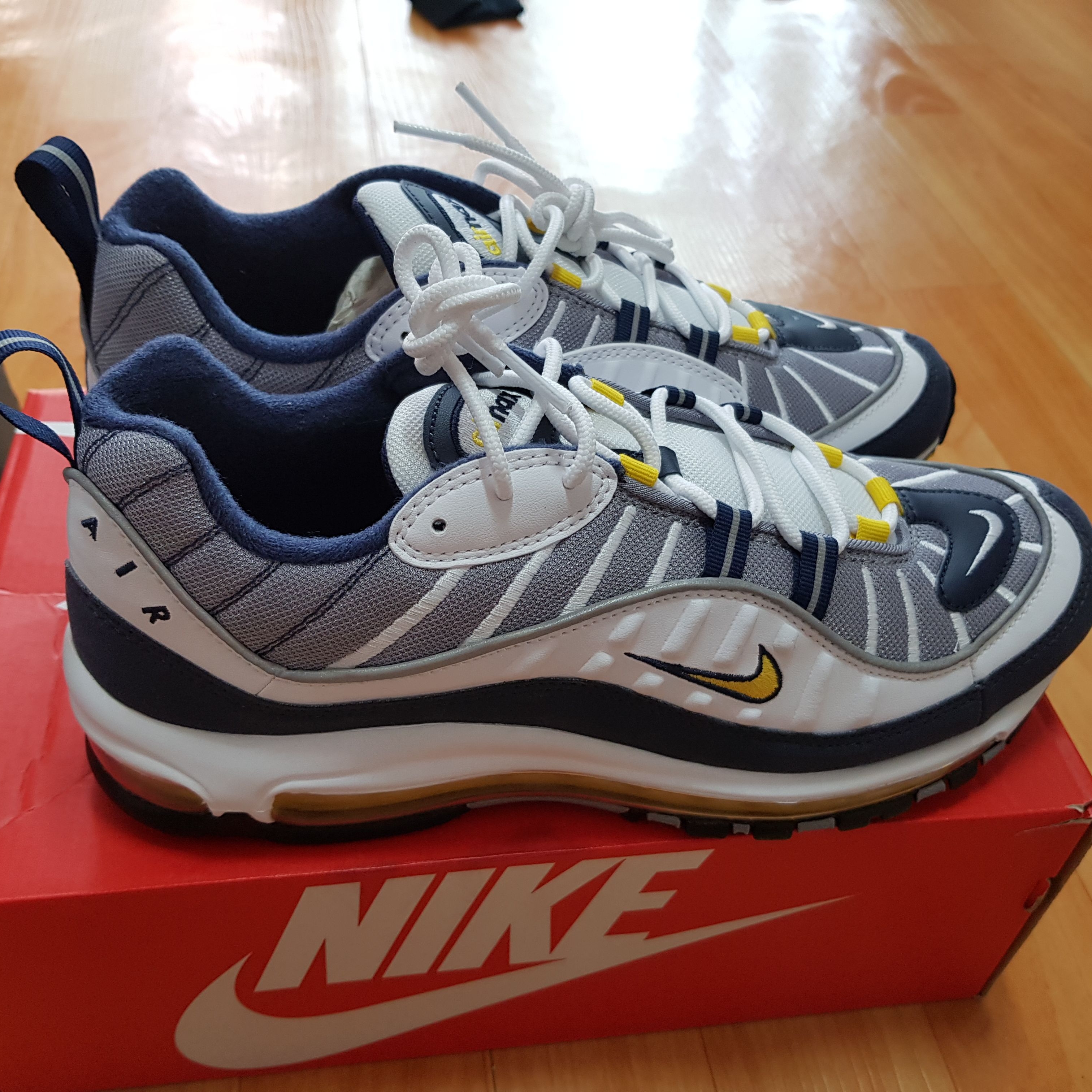 Nike Air Max 98 Tour Yellow 착용 스타일