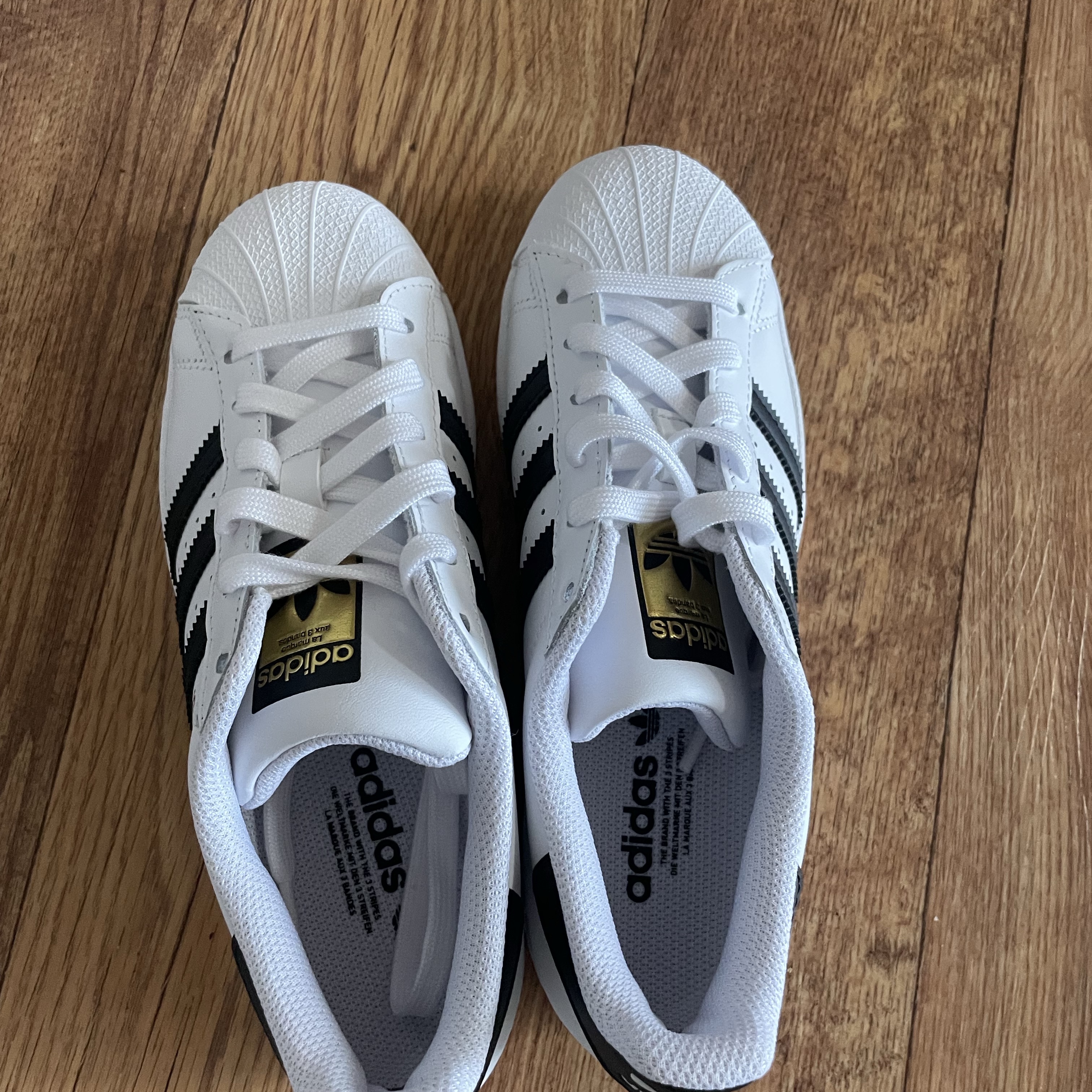 Adidas Superstar White Black 착용 스타일