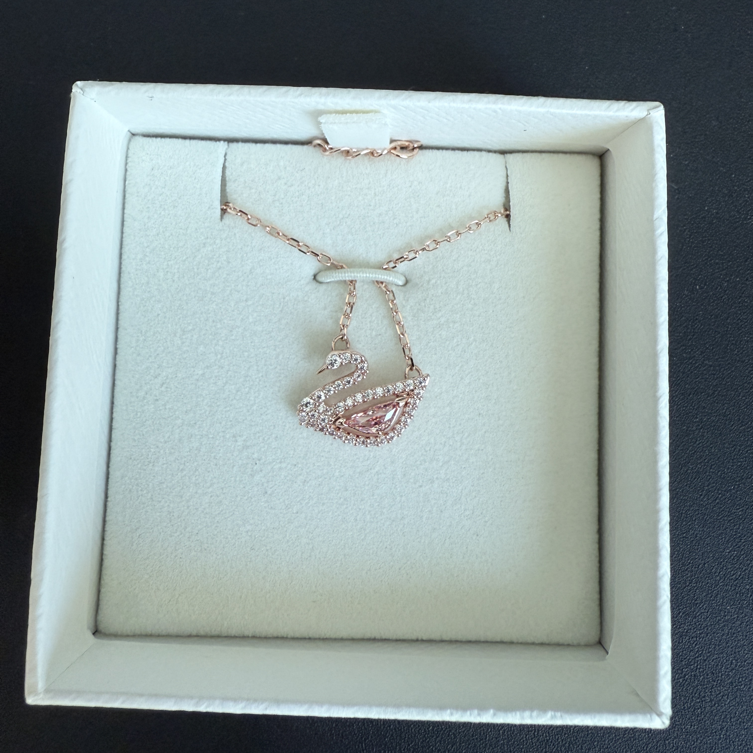 (W) Swarovski Dazzling Swan Necklace Pink Rose Gold Plated 착용 스타일